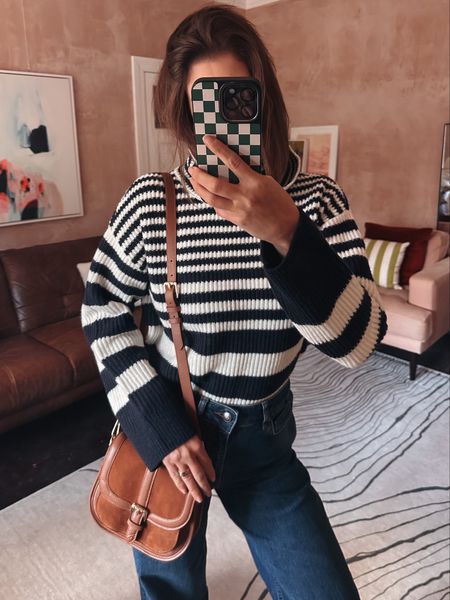 These stripes… and they’re on sale

Wearing size 10 in the knit and 8 in the jeans



#LTKCyberWeek #LTKfindsunder100 #LTKeurope