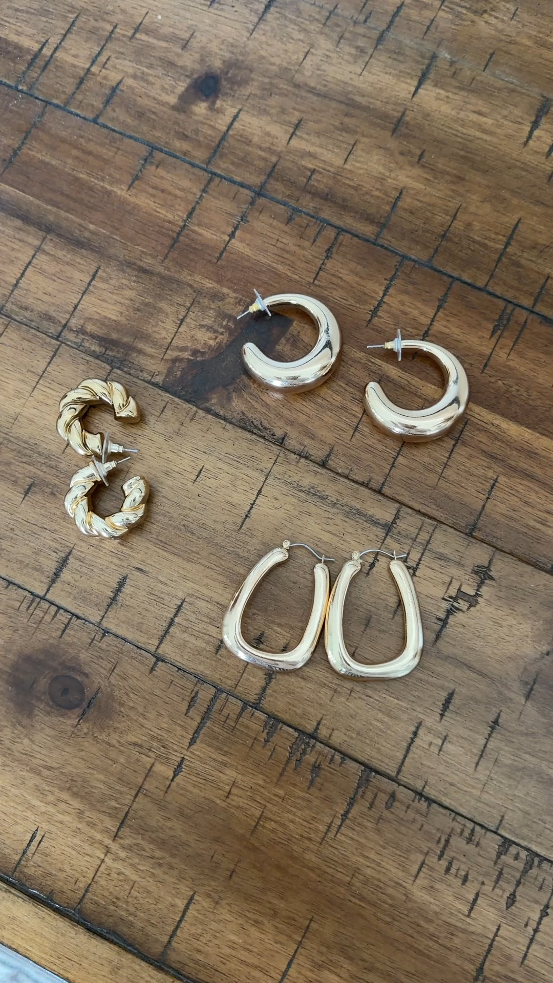 Walmart gold hoop staples!!



#LTKTravel #LTKWorkwear #LTKootd