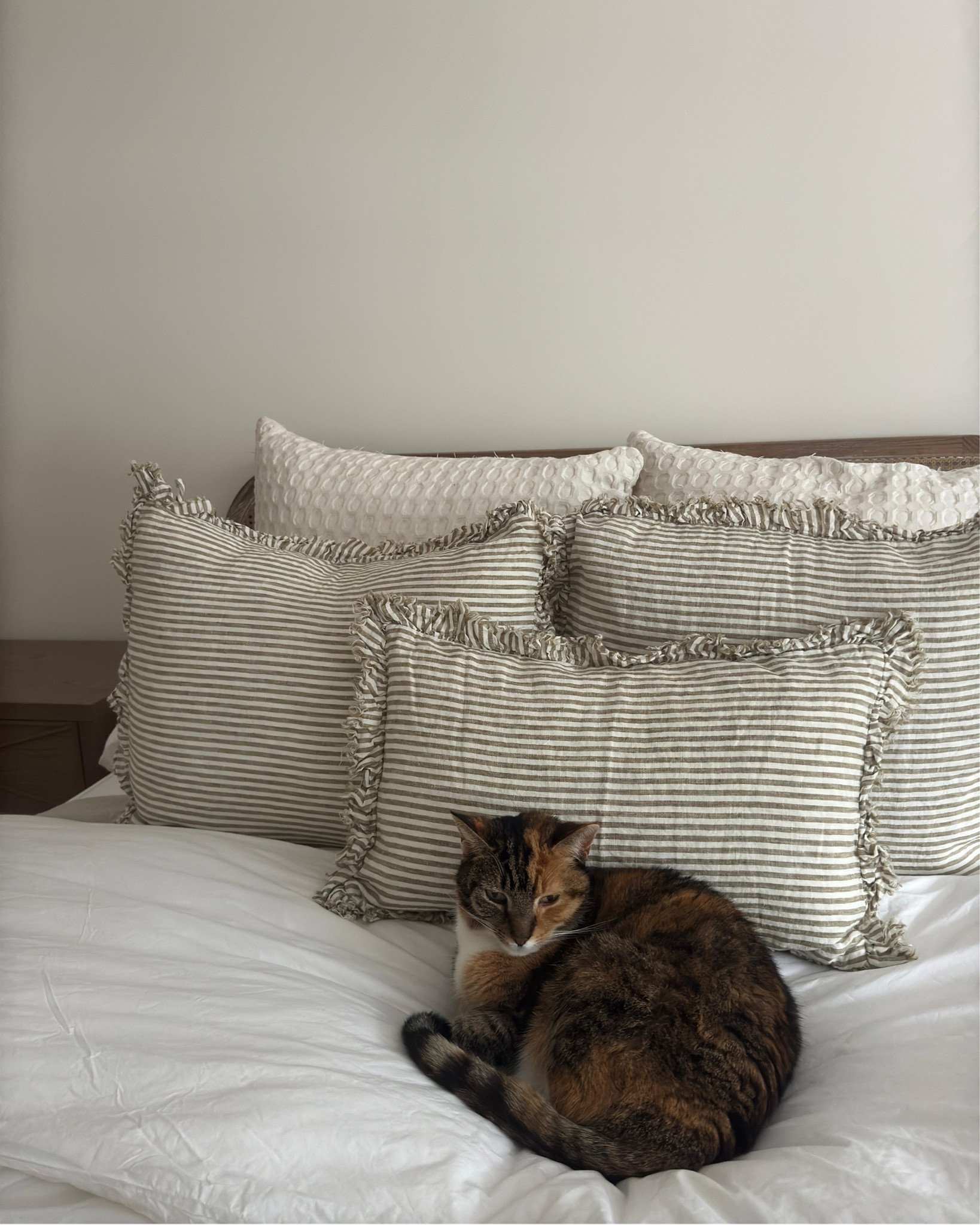 Always get so many questions about my bed 🫶🏼

Bed, home wear, bedroom, interior, pillows
 

#LTKeurope #LTKhome #LTKuk