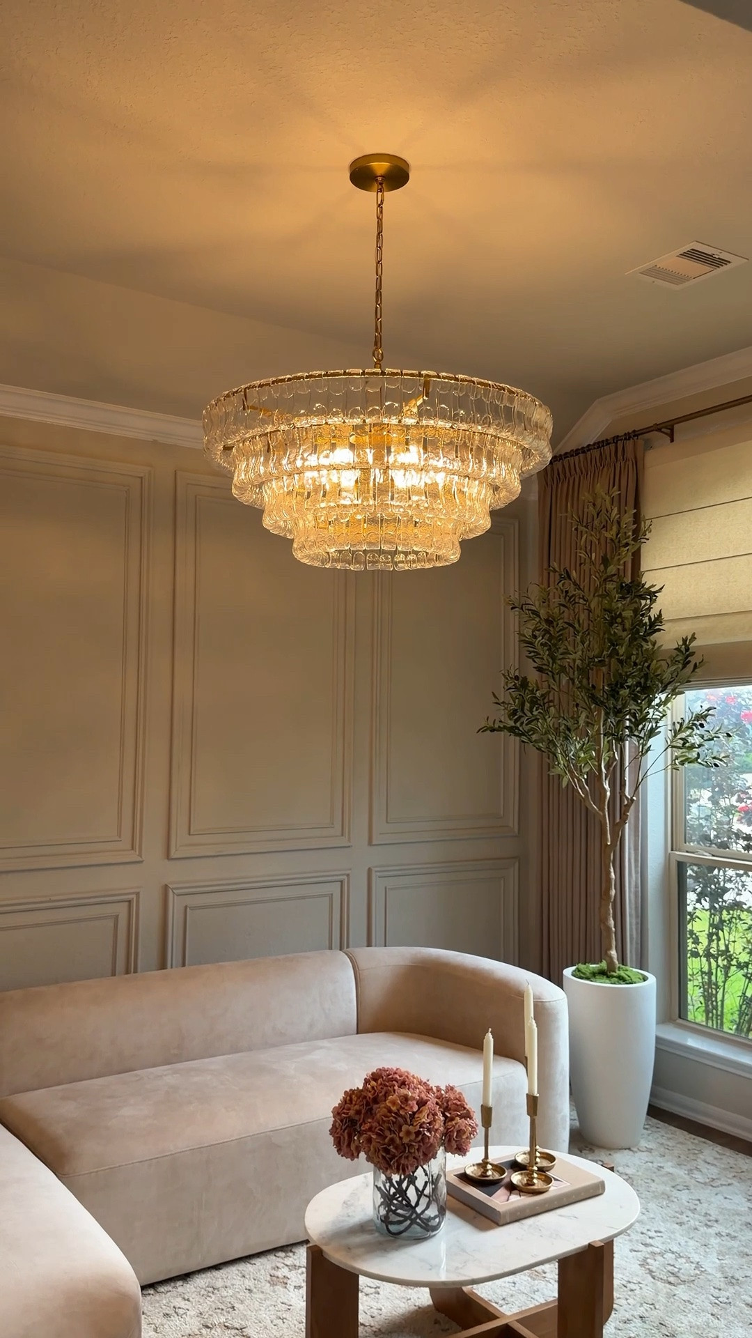 #ad My new chandelier from @Wayfair 

#wayfairpartner #wayfair

#LTKHome #LTKSaleAlert