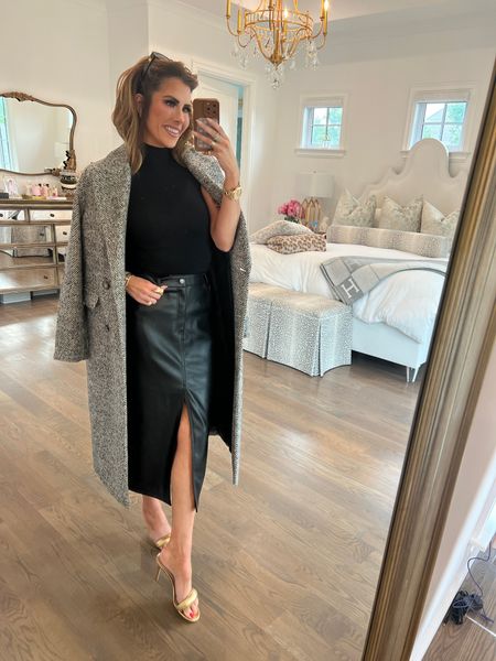 Wearing a size small in coat and skirt!

Dynamite clothing, leather skirt, midi skirt, top coat, winter coat, fall coat, Emily Ann Gemma 

#LTKstyletip