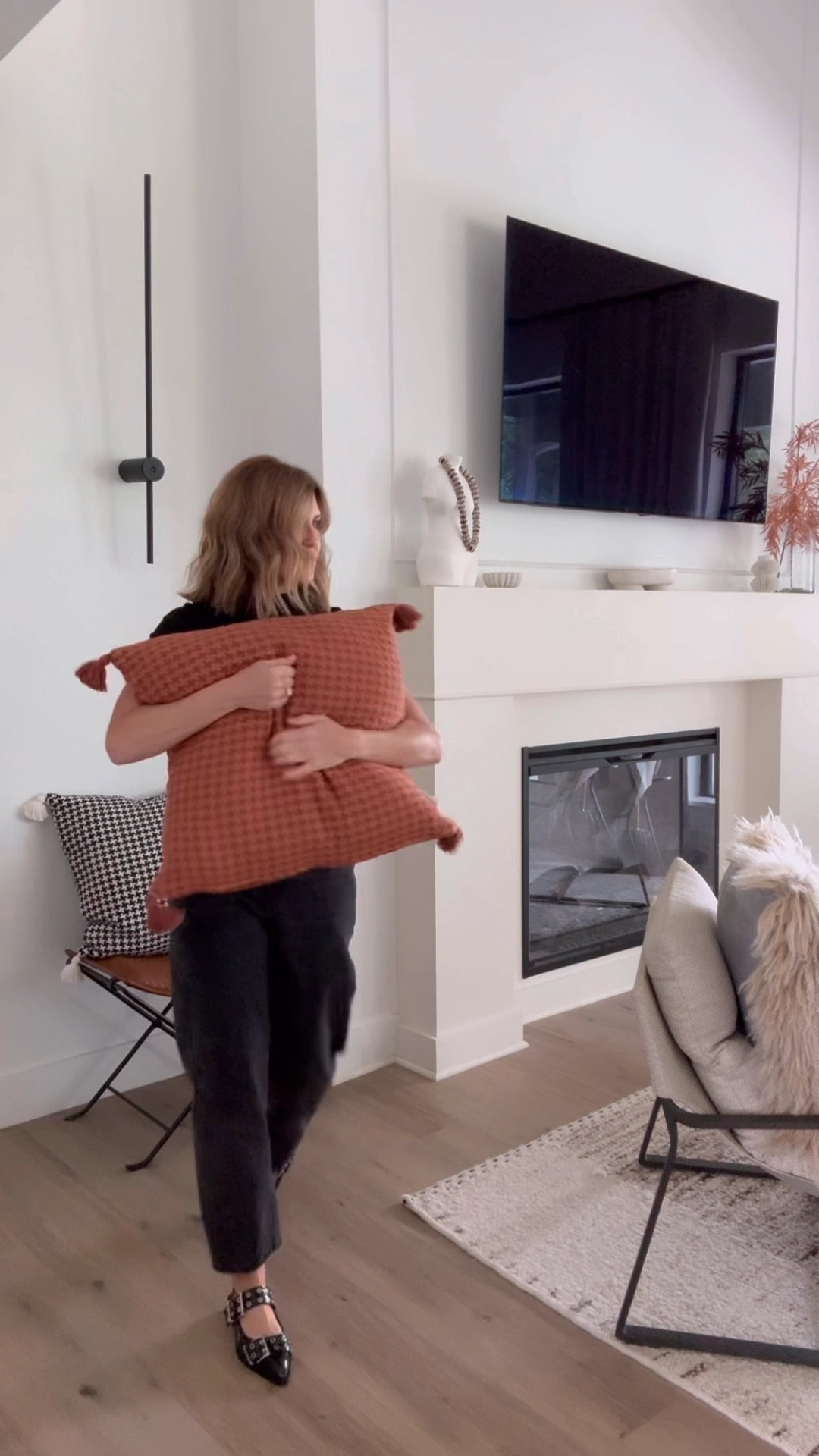 Recent @walmart home finds that look designer #walmartpartner #walmarthome 

Everything is linked in my profile @shop.ltk app. Search THESPOILEDHOME in the search bar to find and follow my profile. You can also source all my links by clicking on the link in my bio- @thespoiledhome

#LTKStyleTip #LTKFindsUnder50 #LTKHome