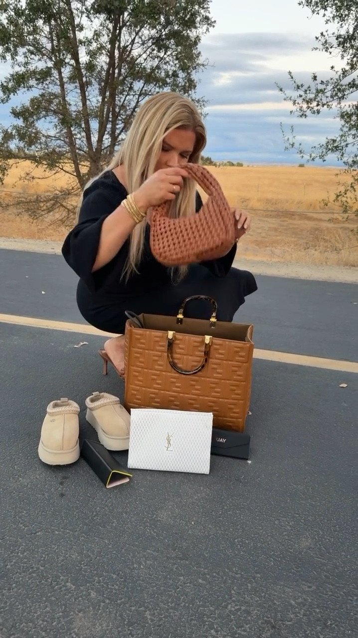 What’s in my purse?
All my favorite mom must haves!
Great Christmas Gift Ideas For Her 🫶🏻
My concealer color is “ocher"
Setting powder color “veil"
Lip Powder - color 500 “fatale"


#LTKShoeCrush #LTKStyleTip #LTKGiftGuide