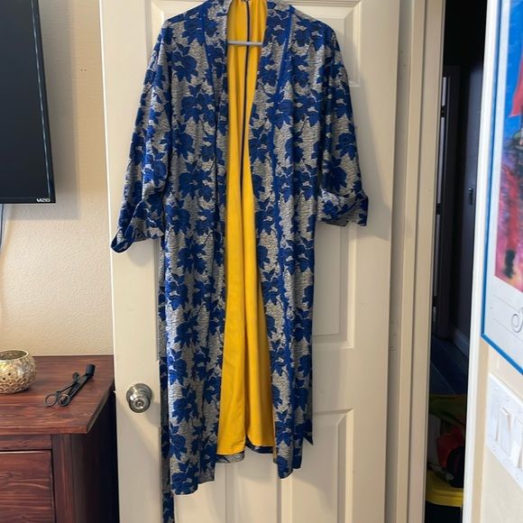Gabrielle Union NY & co blue floral duster | Poshmark