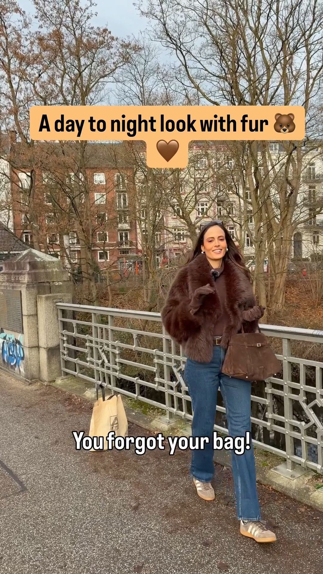 Από το πρωί μέχρι το βράδυ με το ίδιο outfit ✨

Ξεκινάω με ένα άνετο τζιν, ένα basic πλεκτό σε γήινους τόνους και προσθέτω τη γούνα για να δώσει χαρακτήρα και να αναβαθμίσει αμέσως το look.

Καφέ αξεσουάρ και sneakers για άνεση όλη μέρα 🤎

Το βράδυ αλλάζω μόνο παπούτσια, κάνω λίγο πιο έντονο μακιγιάζ και το casual chic γίνεται έτοιμο για έξοδο ✨

Πως σας φαίνεται; Θα φορούσατε αυτό το σύνολο από το πρωί μέχρι το βράδυ 👇

~~~~~~~~~~~~~~~~~~~~~~~~~~~~~~~~~~~~~~

From morning to night in the same outfit ✨

I start with comfortable jeans, a basic knit in earthy tones, and add a faux fur jacket to instantly elevate the look and give it character.

Brown accessories and sneakers for all-day comfort 🤎

At night, I only switch the shoes, add a slightly bolder makeup look, and my casual chic outfit is ready for an evening out ✨

What do you think? Would you wear this look from morning to night? 👇

•
•
•
•
•
•
•
•
•

#casualchic #daytonightlook #effortlessstyle #winteroutfit #ootdinspo

#LTKeurope #LTKwinter #LTKdeutschland