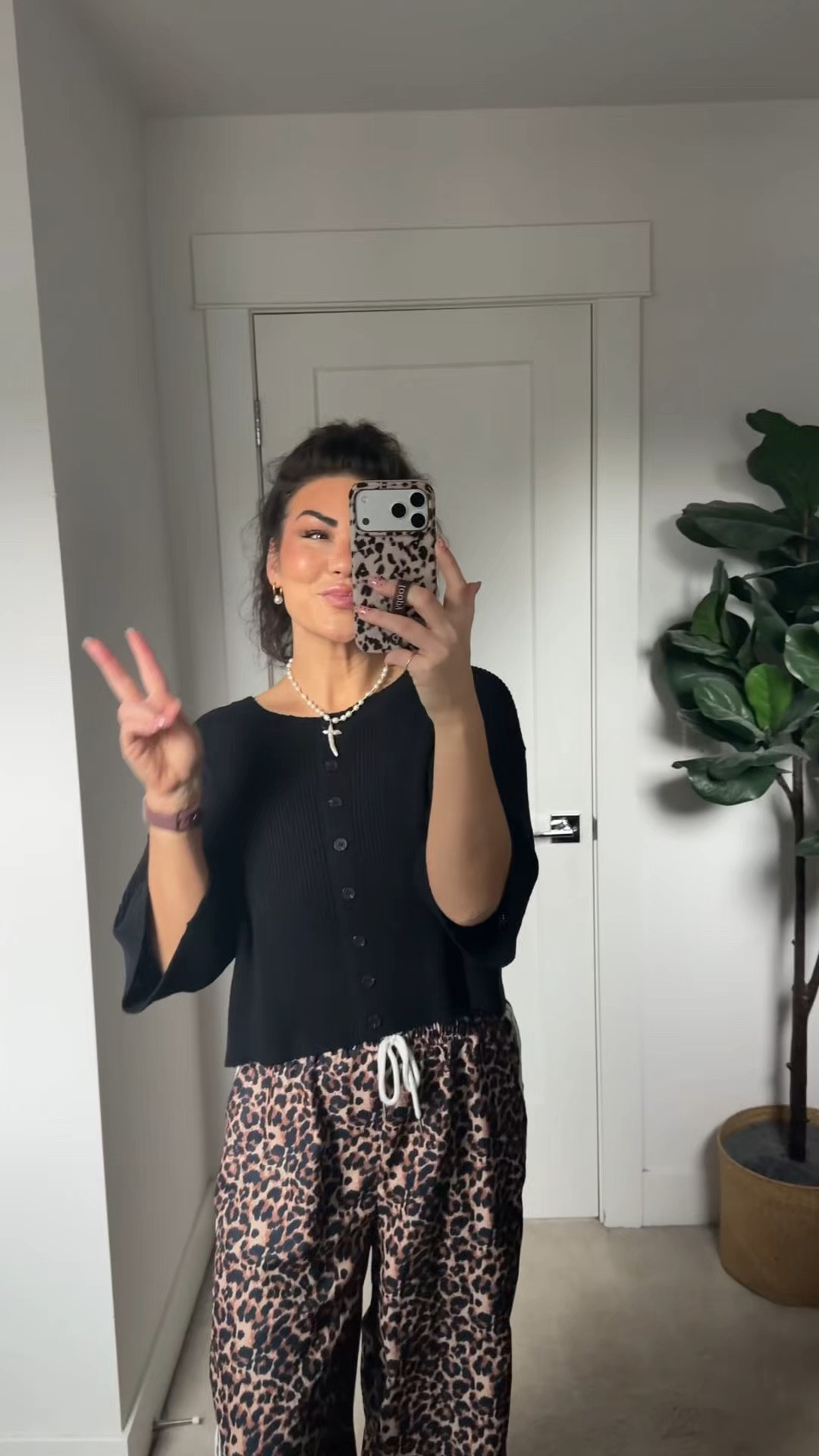 POV: you needed something comfy but still wanted to look put together 🤍

Purpose Boutique top, Amazon pants, New Balance, and RAËLIV jewelry.

#LTKselfcare #LTKootd #LTKmorningroutine