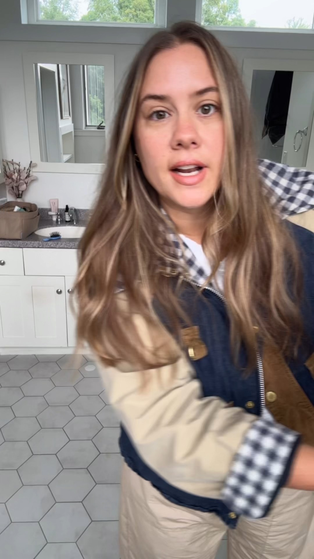 Travel makeup toiletry case for full size items ( large) or makeup etc. 

Medium also available 

#LTKFindsUnder50 #LTKBeauty #LTKTravel