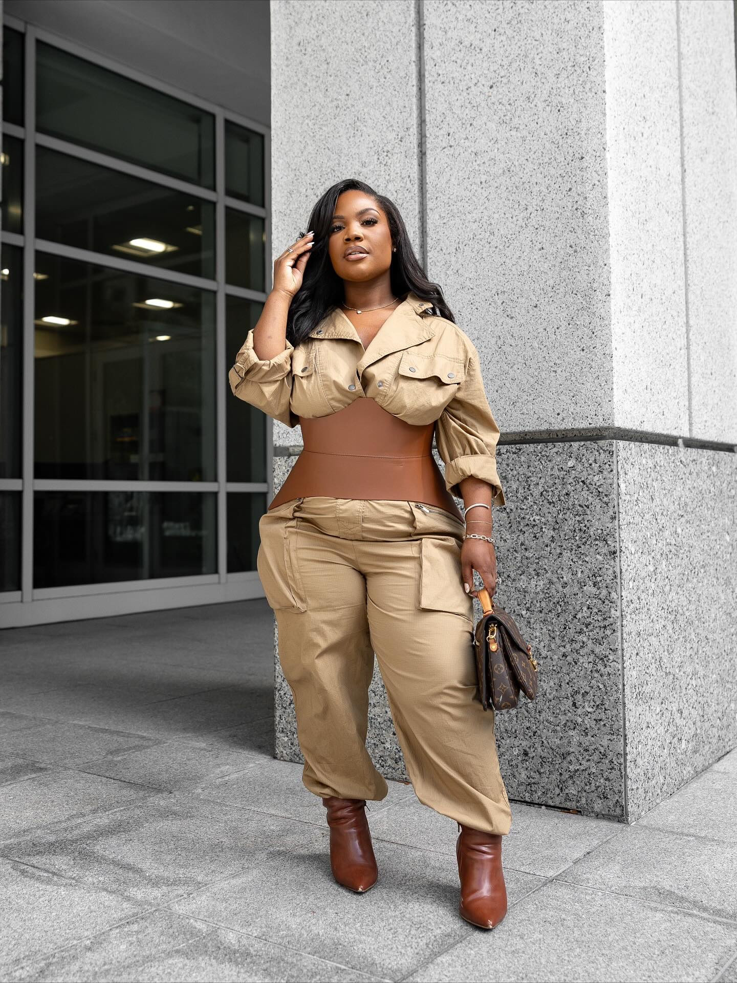 Stepping into a new month filled with gratitude and expectation 🤌🏾

Linking my outfit for Chicago ✨ 
#midsizefashion #fallfashion #mavely #outfitinspiration #curvyfashionblogger