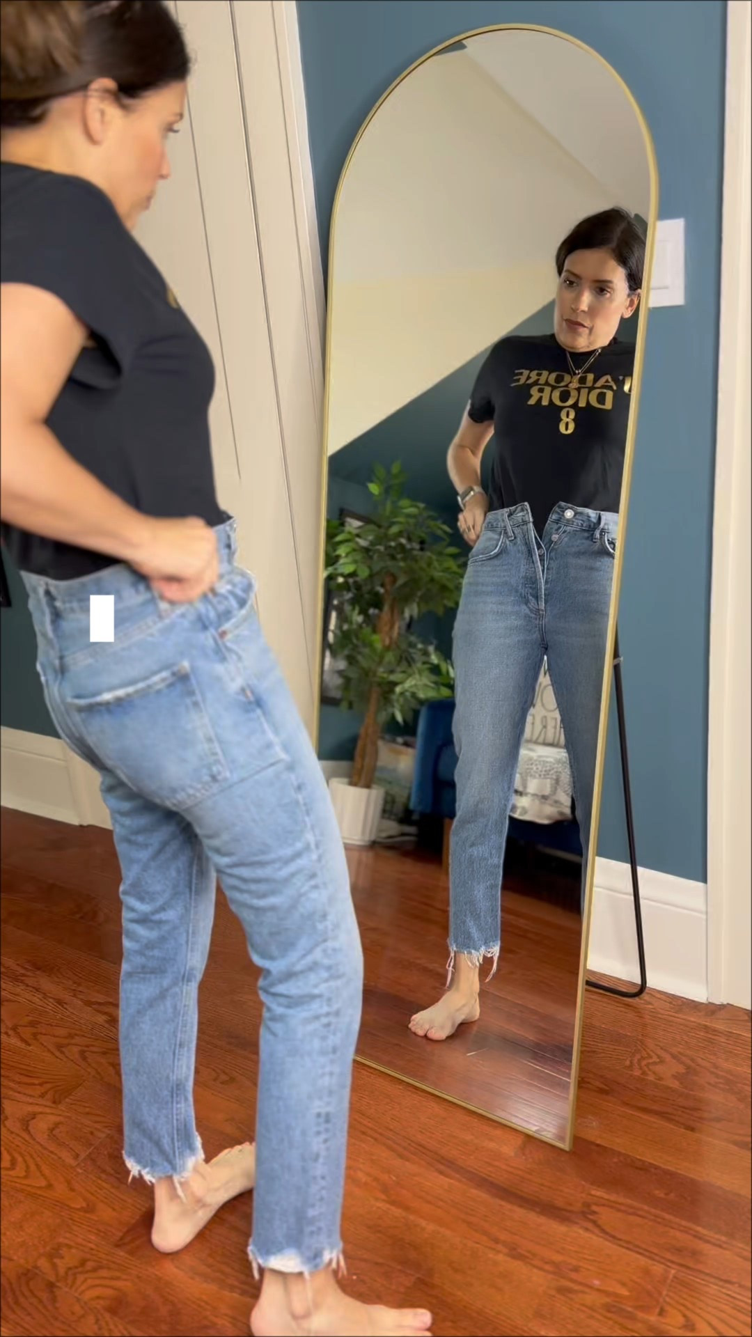 Trucos que estilizan tu silueta: capa larga (blazer) + pantalón recto.
Botines de inez: recibe un 15% off con tu código Lorena15.

#LTKmomlife #LTKgrwm #LTKSeasonal