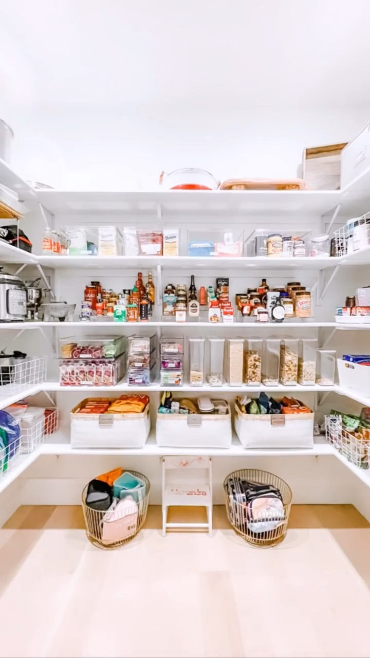 Just a little pantry goodness to spice up your feed. ✨
