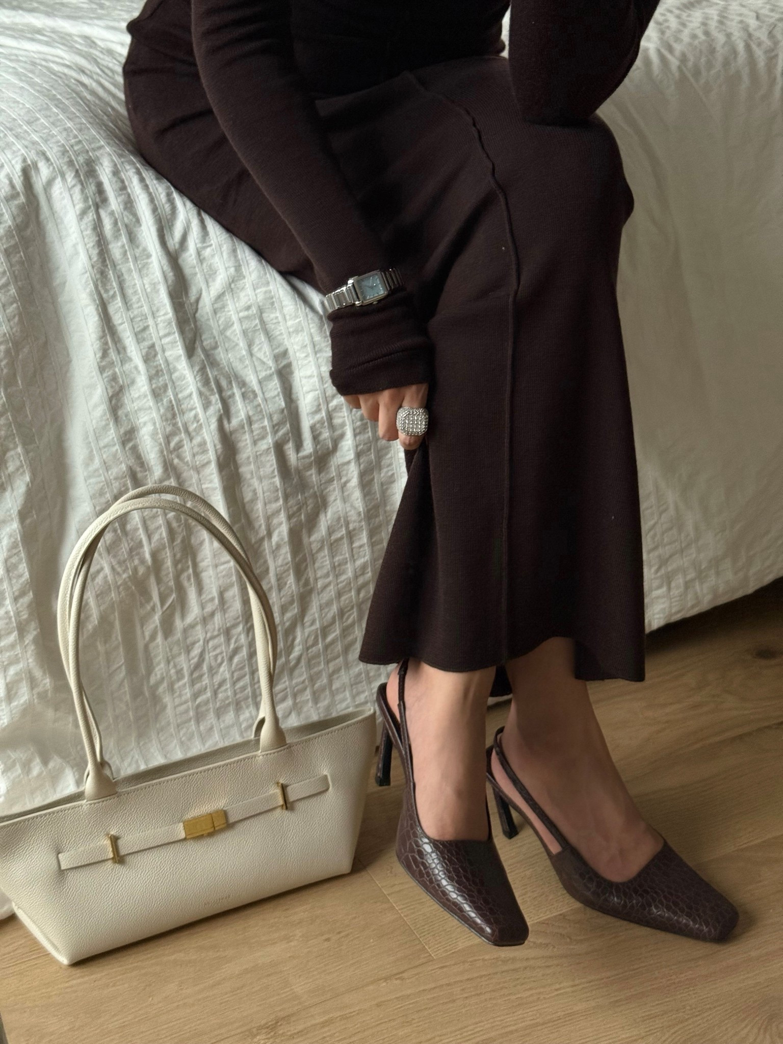 Fall outfit details 🤎 

#LTKFallSale #LTKShoeCrush #LTKItBag