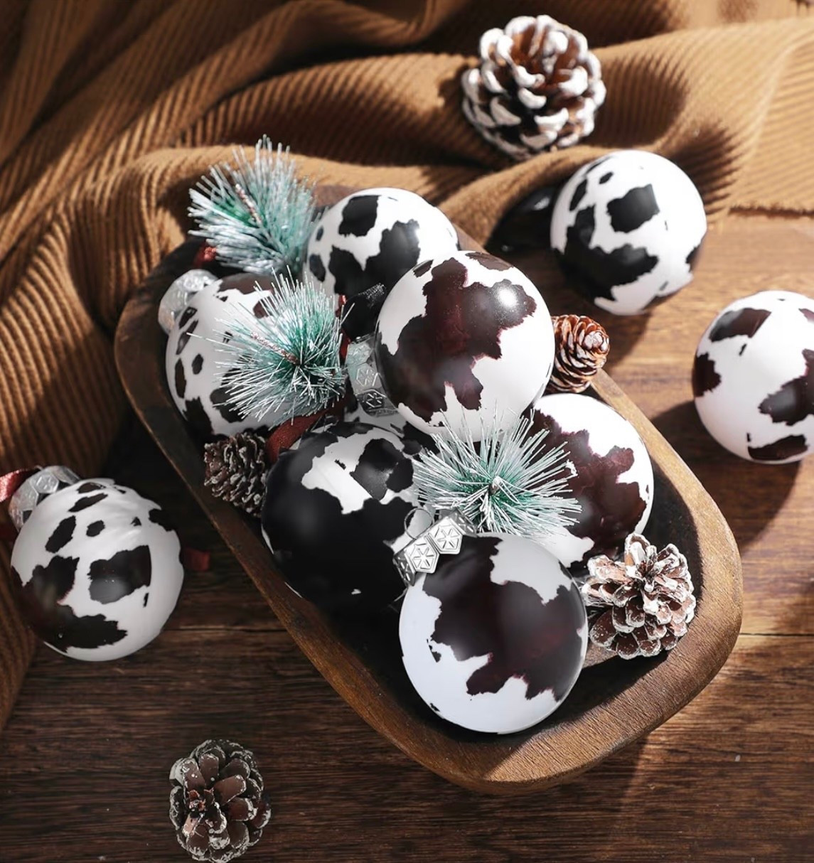 Cowhide Christmas 🎅🏻🎄 🐄 

#LTKHome #LTKSeasonal #LTKHoliday