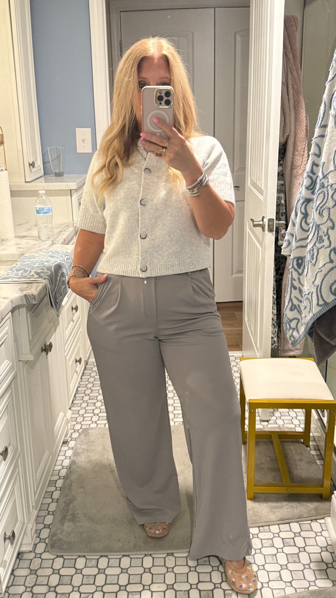 These Halara crepe pants are amazing!!! 
I’m in a size medium 
Top is med 

#LTKMidsize #LTKWorkwear #LTKPetite