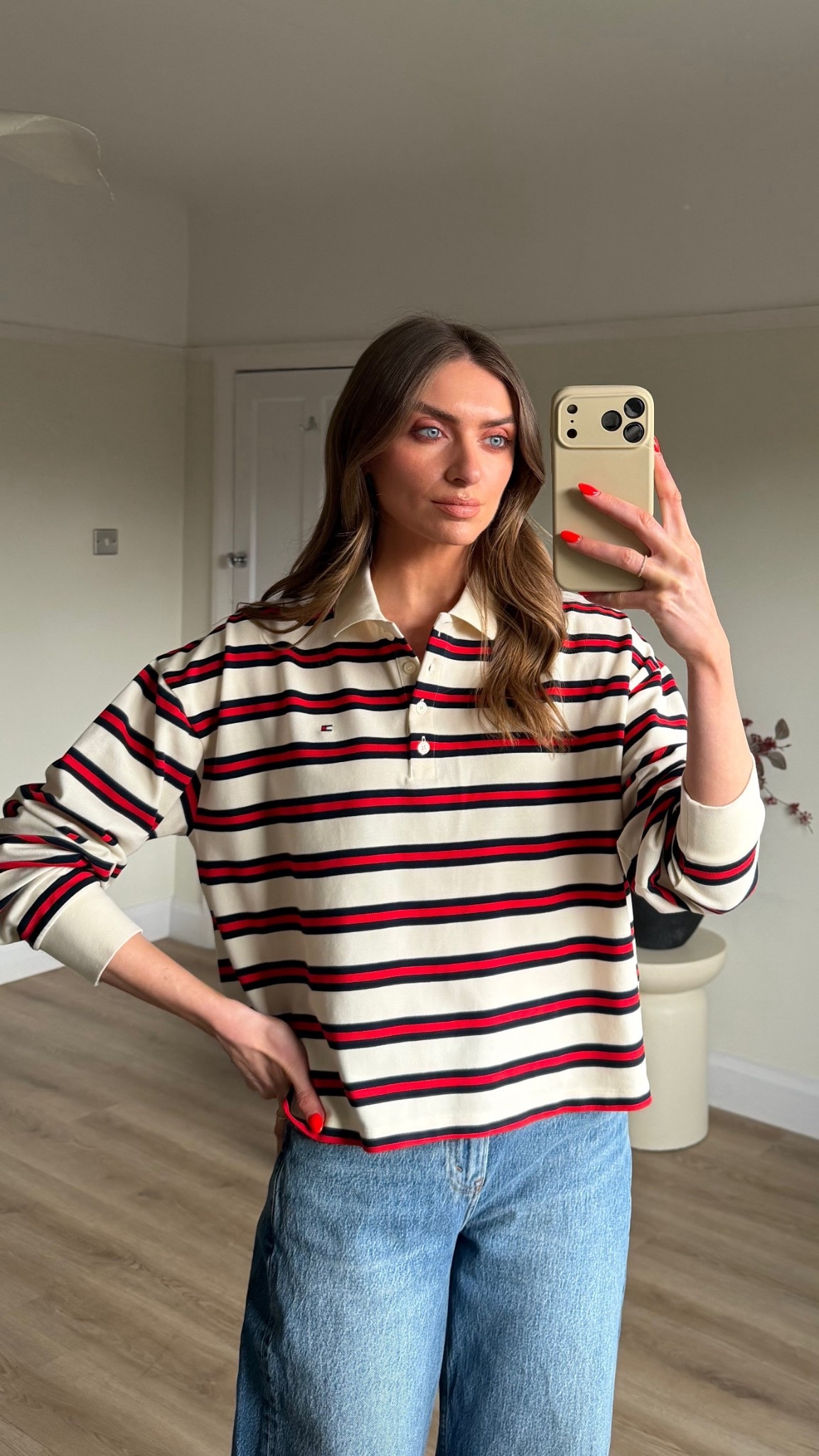 Medium in the Tommy Hilfiger long sleeve polo AD 
25 reg in the Abercrombie high rise barrel jeans
Ugg Ellis loafer 