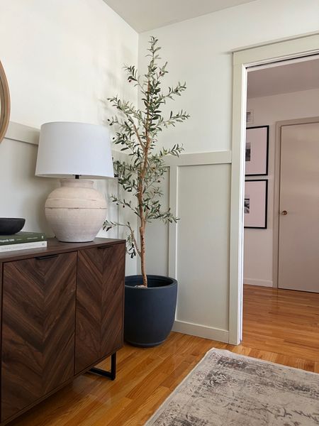 Dining room details, olive tree and large planter



#LTKhome #LTKSeasonal #LTKfindsunder100