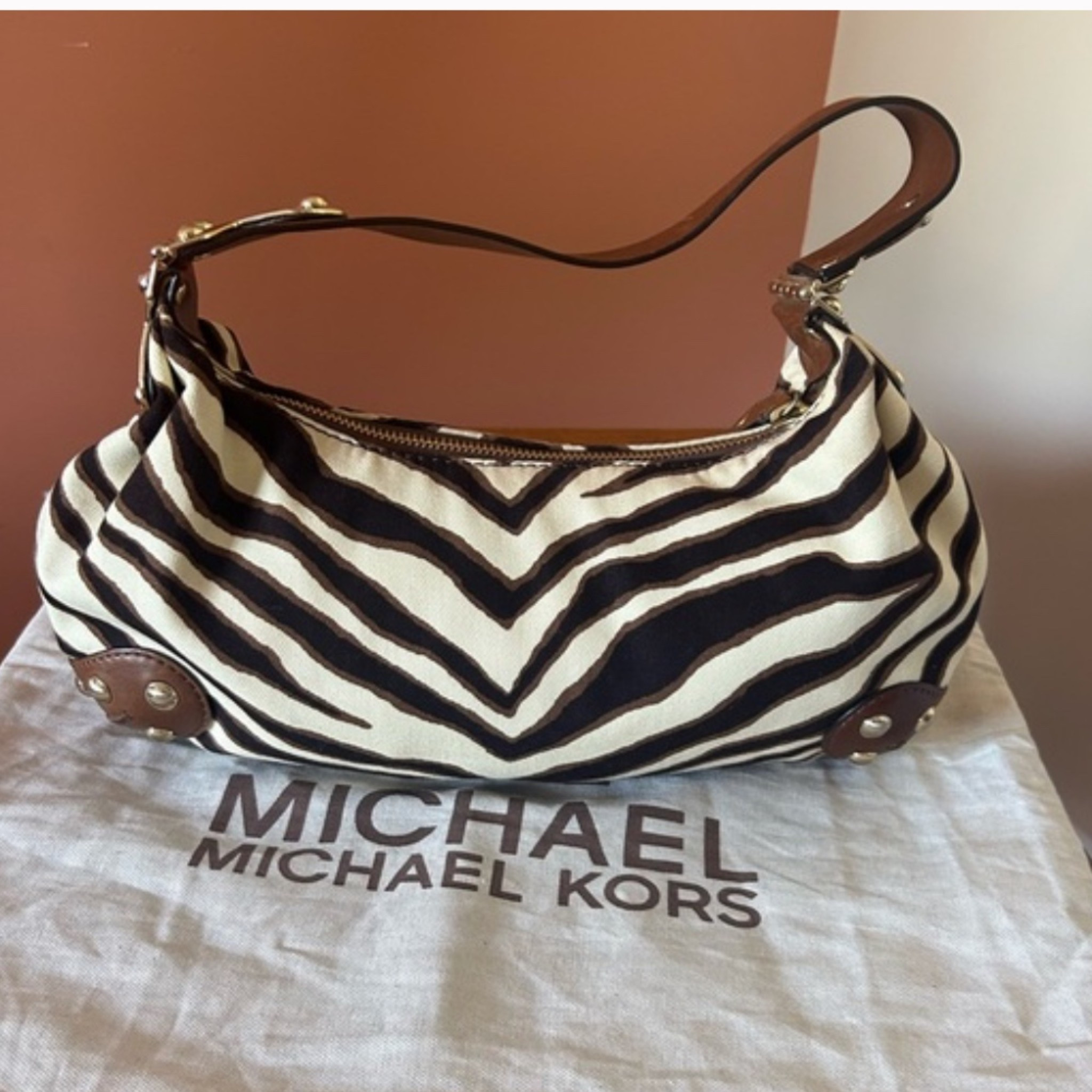 ZEBRA BAG!! Insane deal. This is sooooo chic! 

#LTKStyleTip #LTKFindsUnder100 #LTKItBag