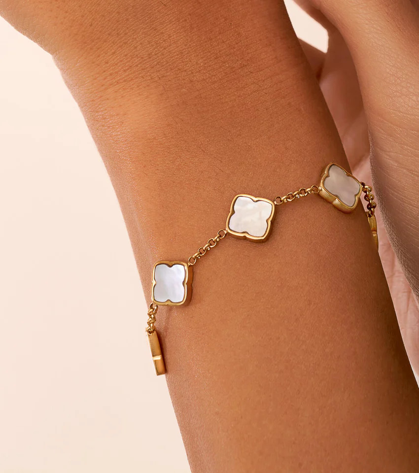 Multi Pearl Clover Bracelet (Gold) | Abbott Lyon