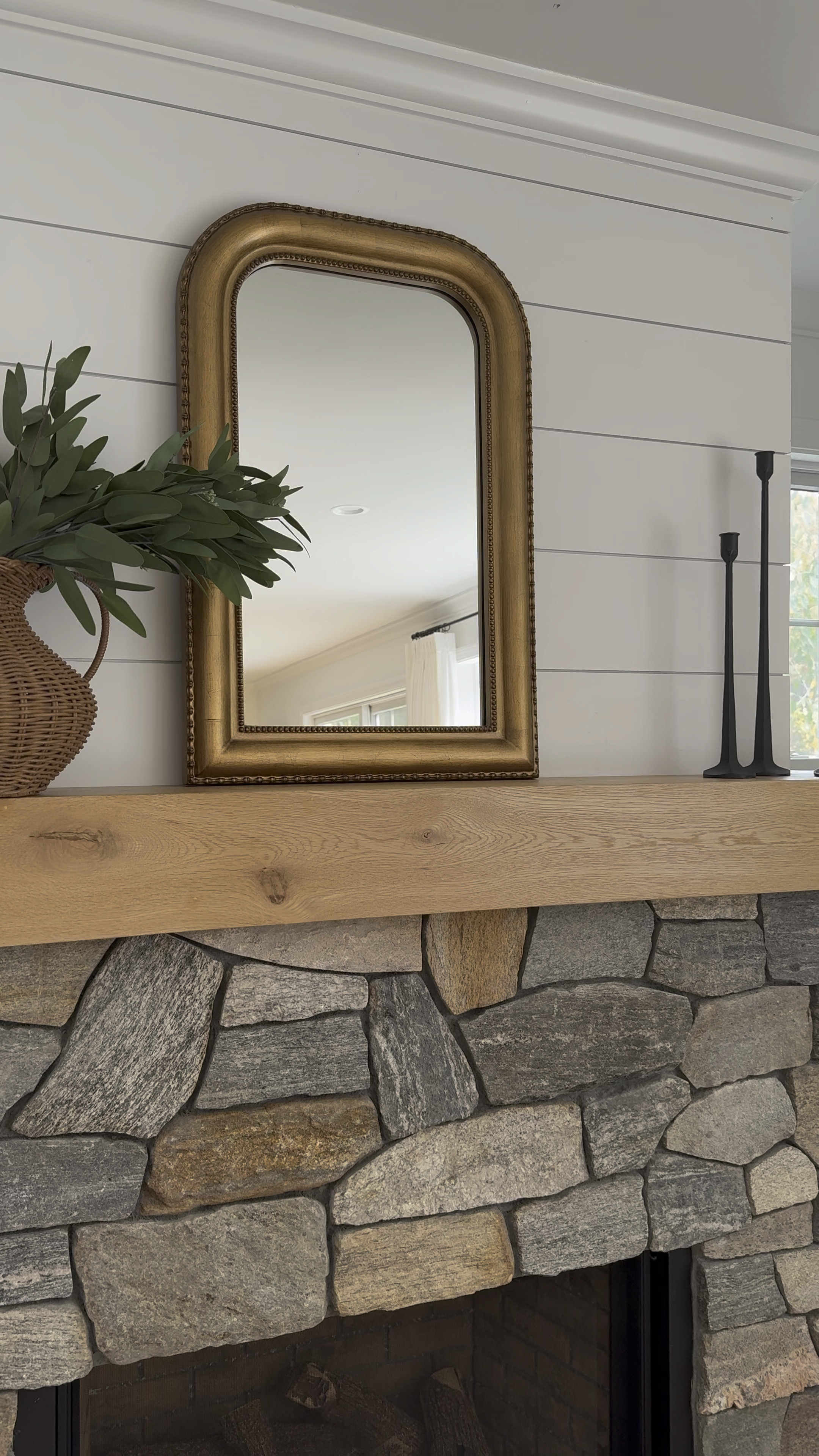 Coastal Living Room 

Holiday living room  Amazon mirror  Amazon home decor Christmas living room styling  Home decor  Home  Home decor  Home favorites  Floral vase   Wall Art  Coastal home  coastal home decor  coffee table 

#LTKHome #LTKHoliday #LTKVideo