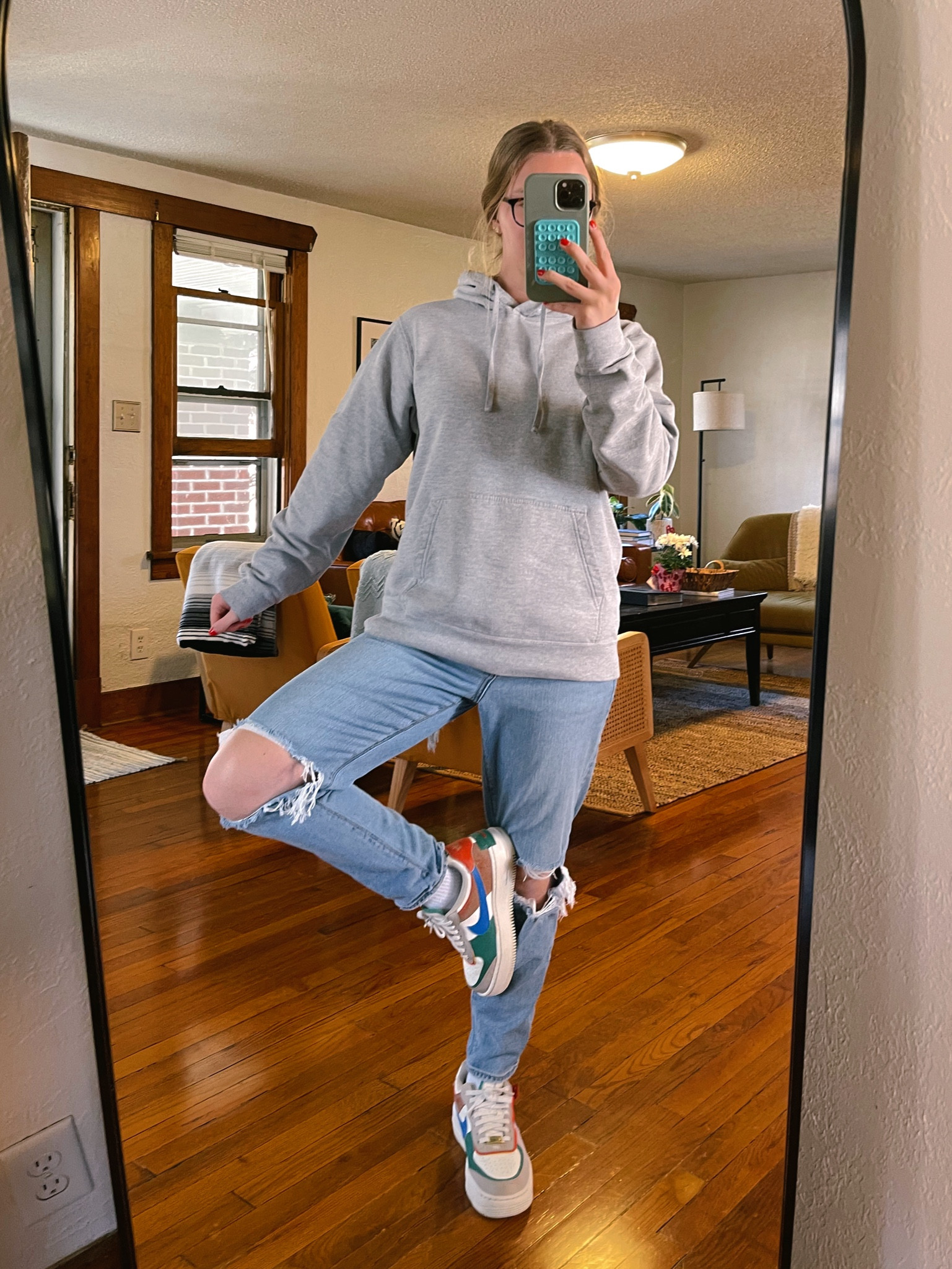 neutral outfit w/ colorful shoes🤌🏼

basic outfit

#LTKstyletip