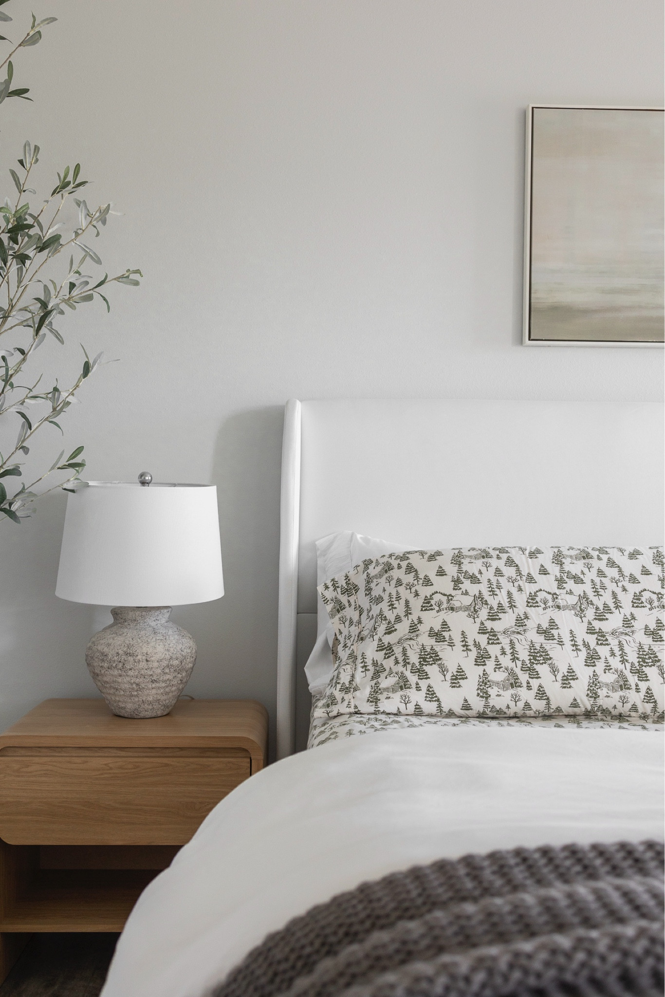 Simple and neutral holiday bedroom - loving these festive sheets from Target! 🌲

#LTKHome #LTKSeasonal #LTKHoliday