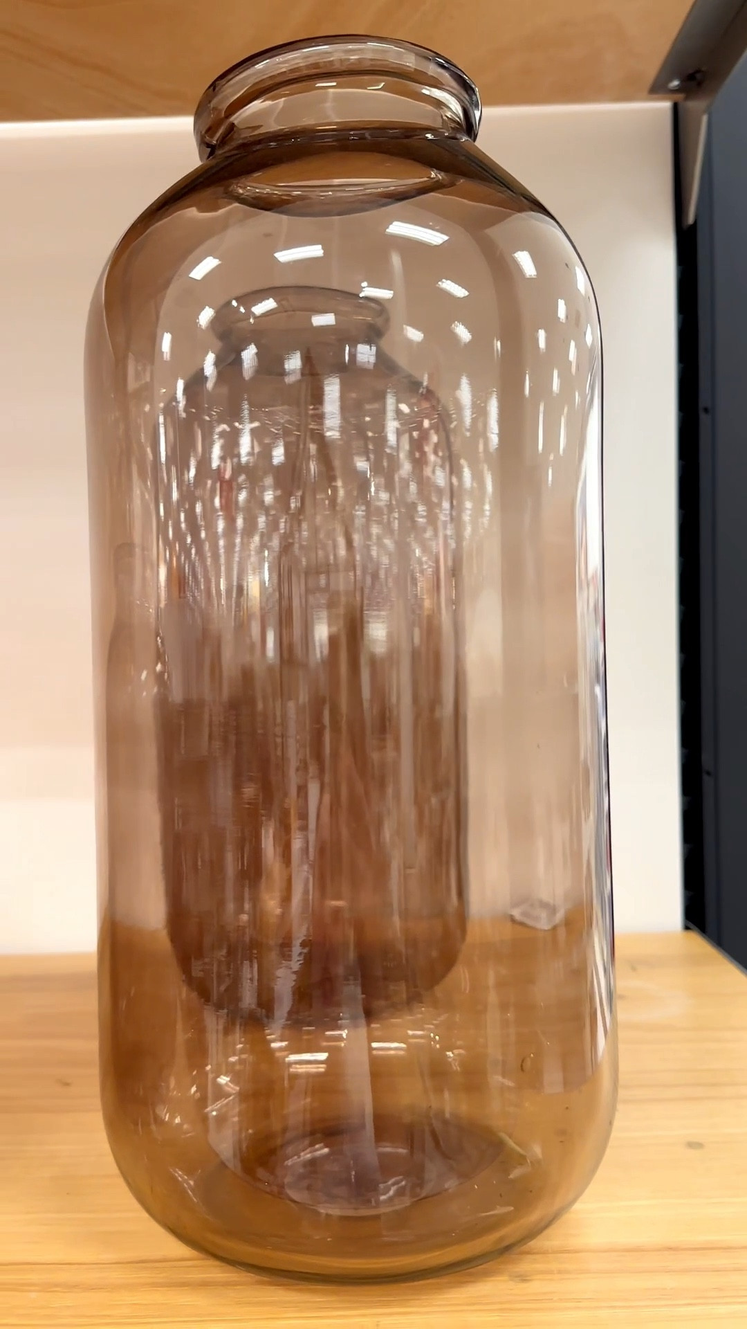 ✨ The secret to making any room look instantly elevated? These understated elegant glass vases. ✨
Whether you’re styling with fresh stems or faux florals, the sleek design makes them stand out without trying too hard. Perfect for minimal, cozy, or modern home decor lovers. 🪻💐

#HomeDecor #InteriorDesign #VaseDecor #GlassVases #MinimalDecor


#LTKHome #LTKStyleTip #LTKSeasonal