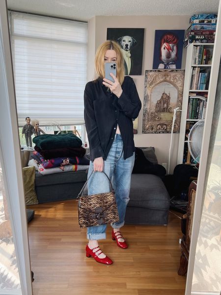 To bounce off of yesterday’s more maximalist look I opted for my version of 90s minimalism today. A silk blouse paired with vintage Levi’s from the 90s, a 90s handbag, and shoes that are reminiscent of the square toe Mary Jane style heels that Miu Miu debuted in their F/W 98 show. They are and always have been my unicorn shoe. I will find a pair someday.
Jeans and bag both vintage.
•
.  #StyleOver40  #vintagelevis  #vintage90s  #thriftFind  #thriftfinds #secondhandFind #90sminimalist #90sfashion #FashionOver40  #MumStyle #genX #genXStyle #torontostylist #shopSecondhand #genXInfluencer #WhoWhatWearing #genXblogger #secondhandDesigner #Over40Style #40PlusStyle #Stylish40s #styleTip 



#LTKstyletip #LTKshoecrush #LTKSeasonal