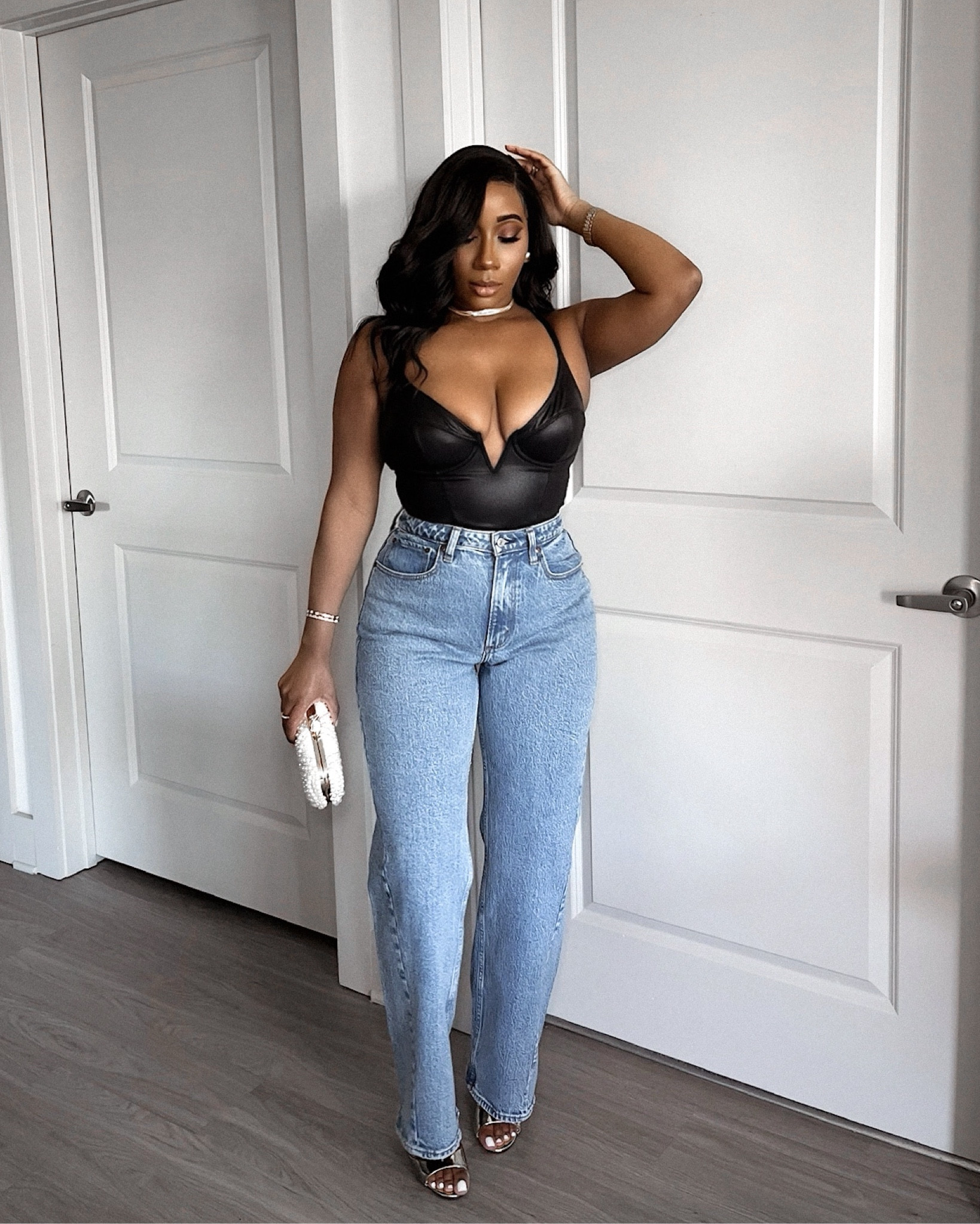 A bodysuit & denim combo will always hit! 🖤 Wearing a medium in the bodysuit and 28 regular in the jeans. (Similar wash of the exact jeans linked!) 

Abercrombie 
Bodysuit 
Date night 
Date night outfit 


#LTKstyletip #LTKSeasonal #LTKfindsunder100