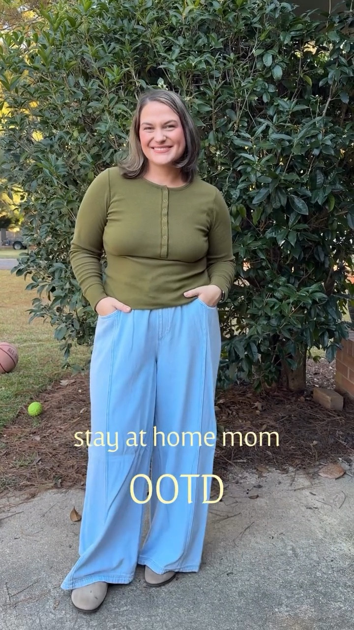 Easy, comfy #ootd today 🥰💚 #momstyle