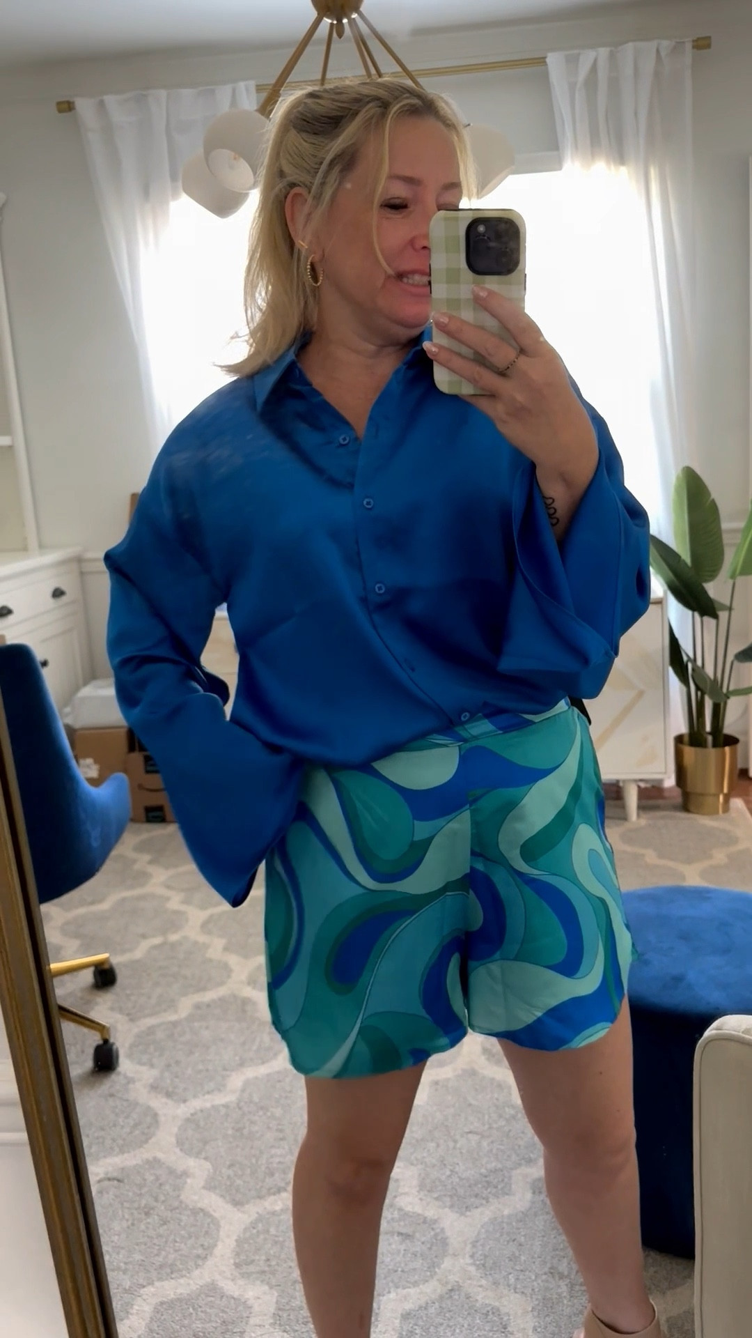Serving up bold blues and breezy vibes in this Vici look! Obsessed with how the satin top pairs with the swirl-print shorts—it’s giving luxe and playful, all in one. 💙 Perfect for date night, weekend brunch, or just adding a pop of color to your day.

Vici code Trilbysave30 

#ViciCollection #OOTDInspo #PetiteStyle #Over40Style #SummerStyle #LTKfashion #StyledOnTheShore


#LTKParties #LTKOver40 #LTKWorkwear