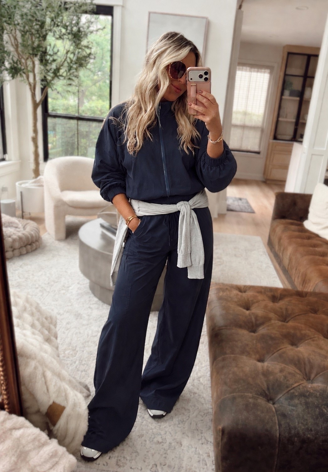 Track suits are in! The color on this one got me! 🤎🍂

TTS.


Track pants. Fall style. Sports mom. Travel look. Blue

#LTKActive #LTKootd #LTKTravel