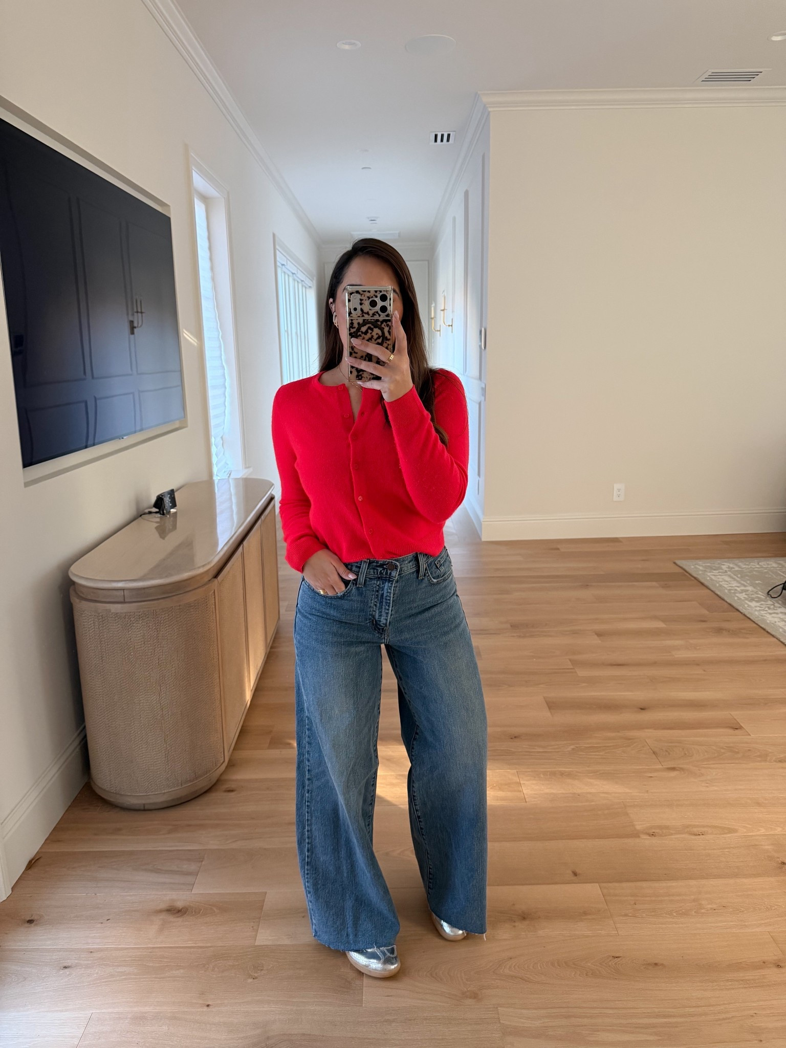 The most flattering wide leg jeans and makes your butt look 🤌🏼 size up one 

#LTKFindsUnder50 #LTKSaleAlert #LTKootd