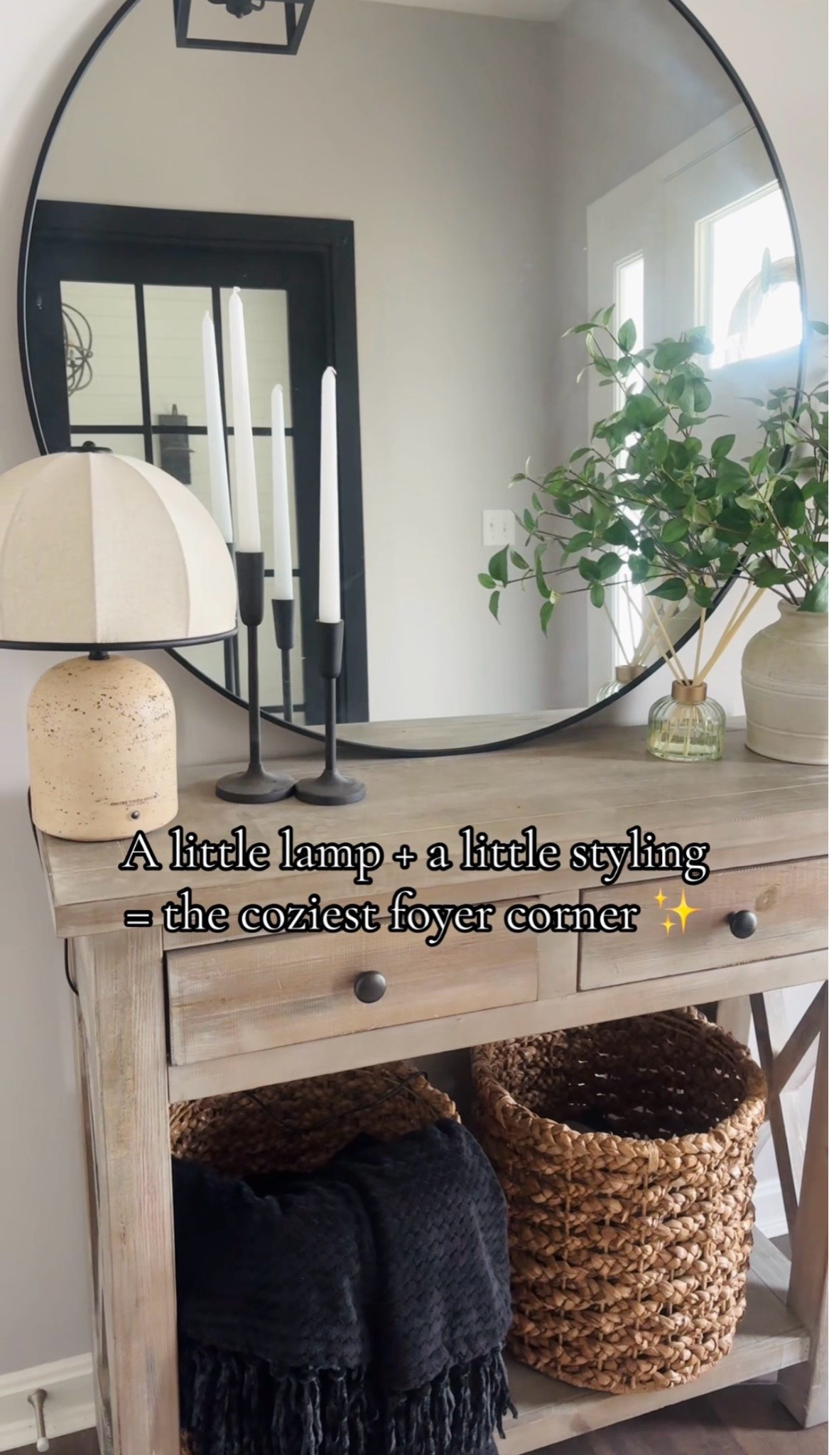 Cozy foyer space

#LTKdayinmylife #LTKHome #LTKSeasonal