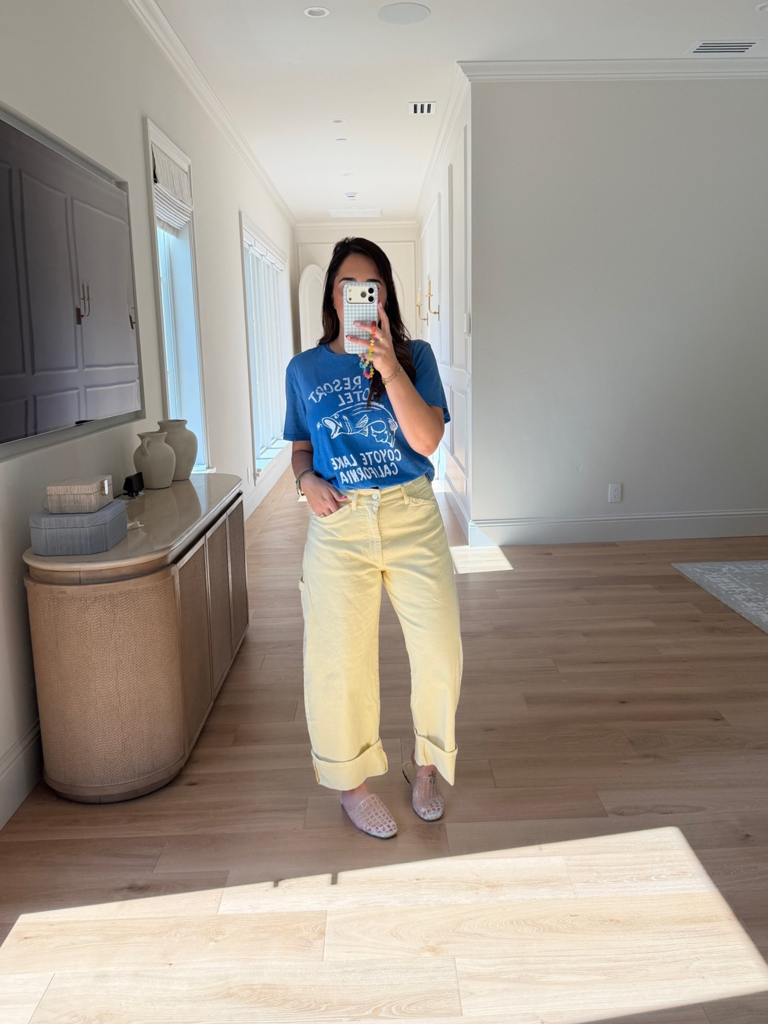 These butter yellow jeans might be my new favorite, comfortable and the perfect share of 🧈 use my code AURELIE20 @Anthropologie #anthropartner