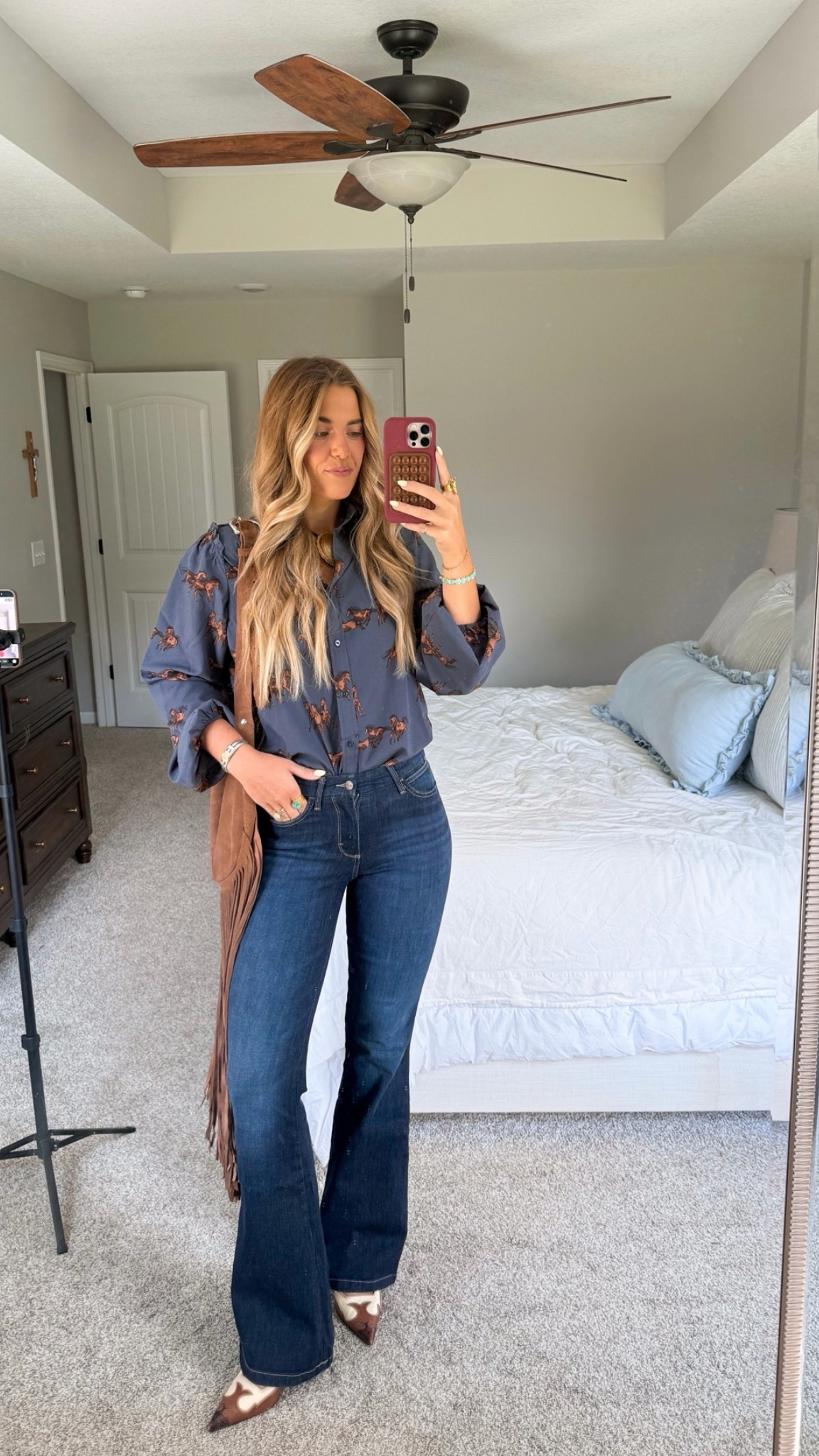 sizing: 
Dark denim jeans - color, MADILYN - Waist 26 - Inseam 36. Top in a small 
western chic casual business office wear

#LTKgrwm #LTKootd #LTKSaleAlert