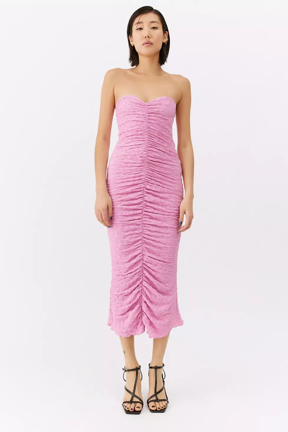 UO Nadia Ruched Strapless Midi Dress | Urban Outfitters (US and RoW)