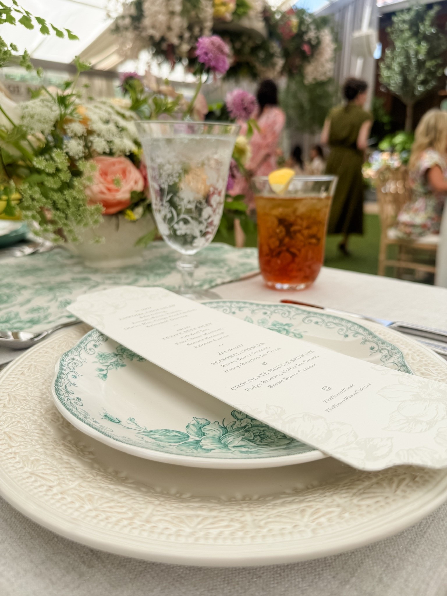 From The Pioneer Woman event last week! Beautiful table set up!

Home, home finds, tableware, table scape, summer, summer home, summer home decor, summer kitchen, kitchen finds, kitchen decor, plate, bowl 


#LTKOver40 #LTKHome #LTKParties