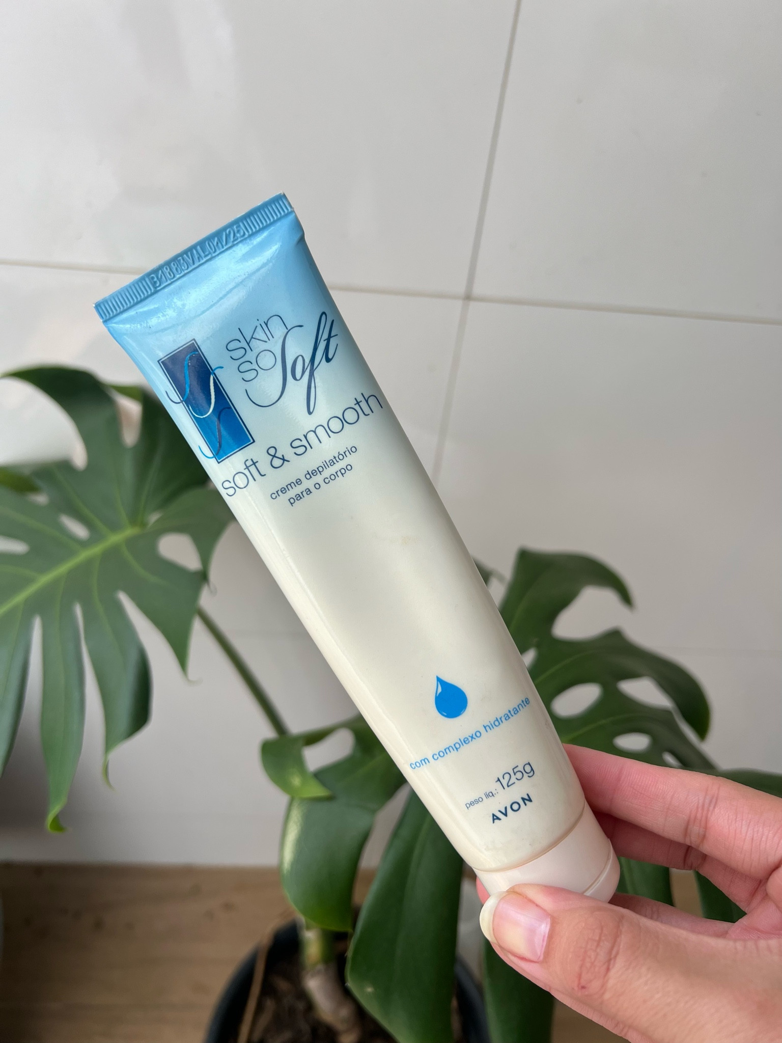 SKIN SO SOFT GEL DEPILATORIO 

Deixe sua pele suave e macia por muito mais tempo removendo delicadamente os pelos do corpo em menos de 3 minutos. Com complexo hidratante com óleo de semente de jojoba que combinado ao extrato de manteiga de Karité promove uma hidratação perfeita. 

#LTKstyletip #LTKbeauty #LTKbrasil