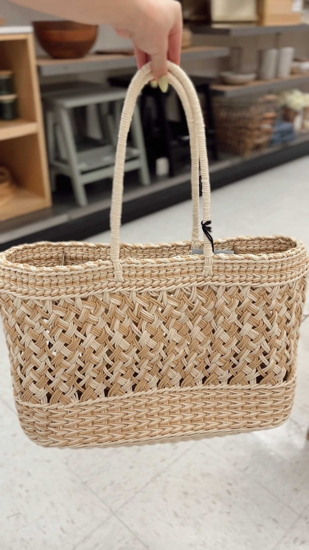 Stunning New Tote Bag✨

#LTKSeasonal #LTKWatchNow #LTKSaleAlert