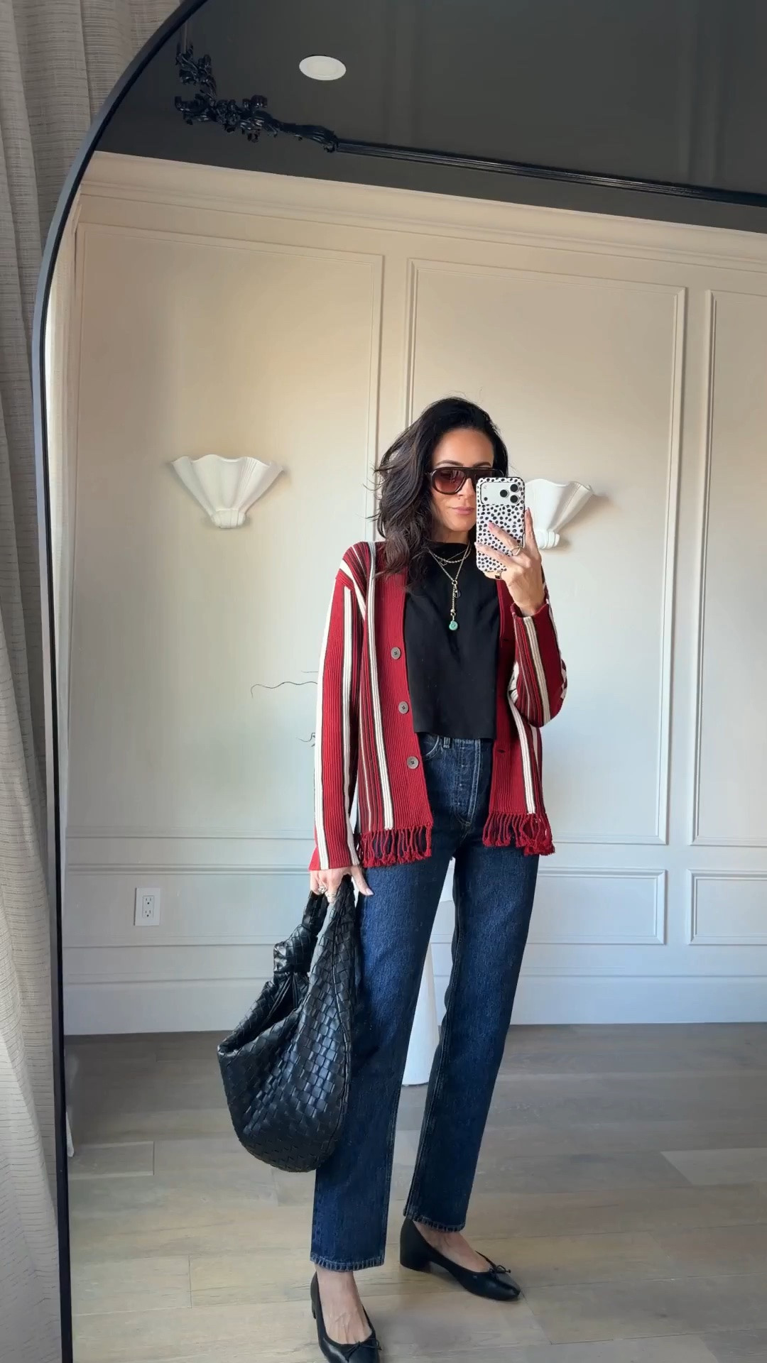 Can’t stop with the pops of red! ❤️