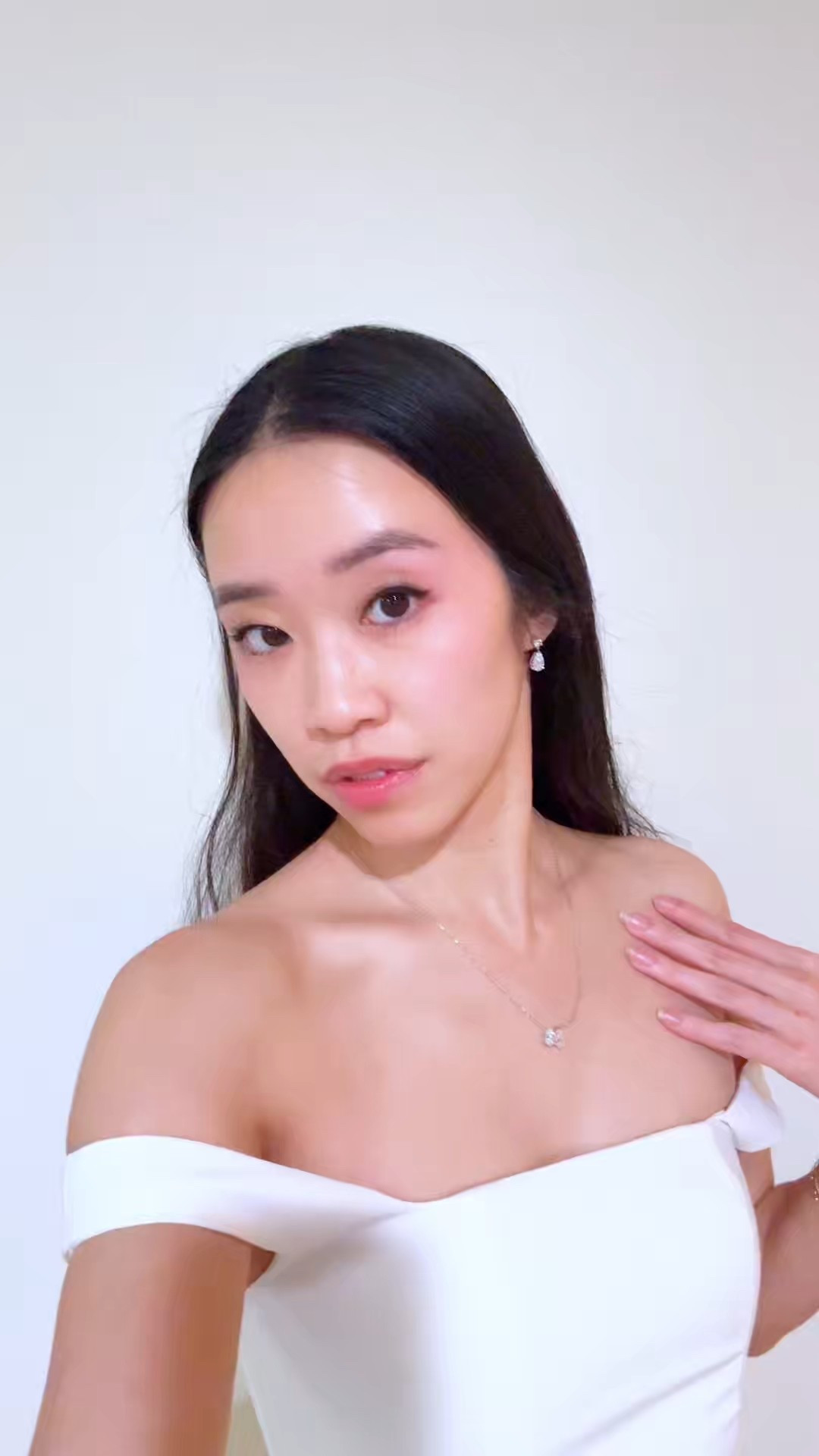 diamonds are a girl’s best friend ‧₊ 💎ྀི ˚✩ ₊˚as you know i love a deep dive into jewelry & submit pieces to the GIA (Gemological Institute of America) so u know im all about investing in quality & timeless gems @angarajewelry! been seeing toi et moi jewelry all over the feed so i treated myself to a lab grown diamond necklace (ok and the matching earrings) #Make2026Exceptional #ExceptionalAngara #Ad #Angara2026 #AngaraEssentials #ExceptionalEveryday 