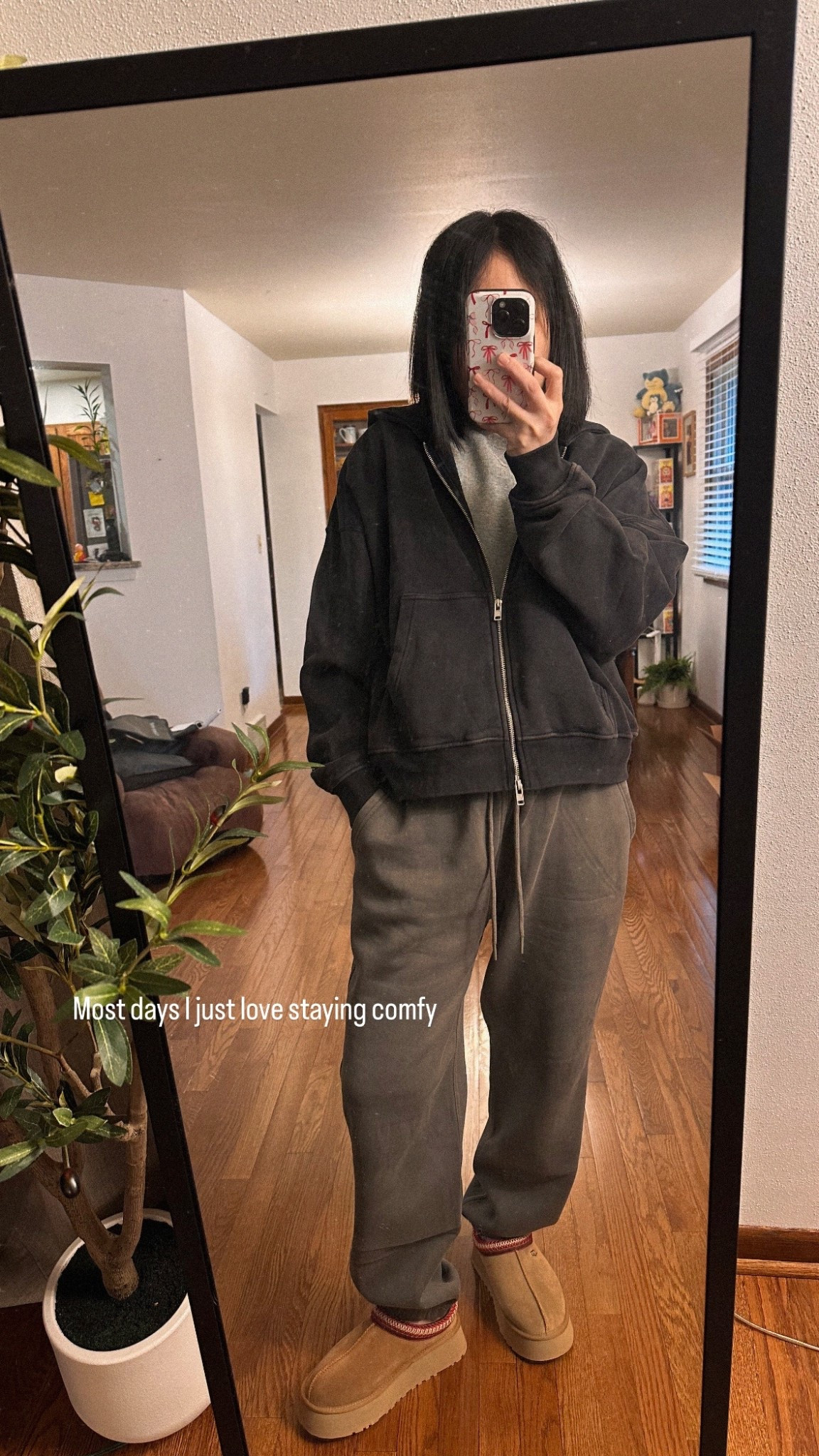 Jack, I wear size M, 
sweatpants size M for over oversized look. @abercrombie 

#a&f #sweatpant #hoodie #ugg #sliper #abercrombie 

#LTKootd #LTKSaleAlert #LTKgrwm