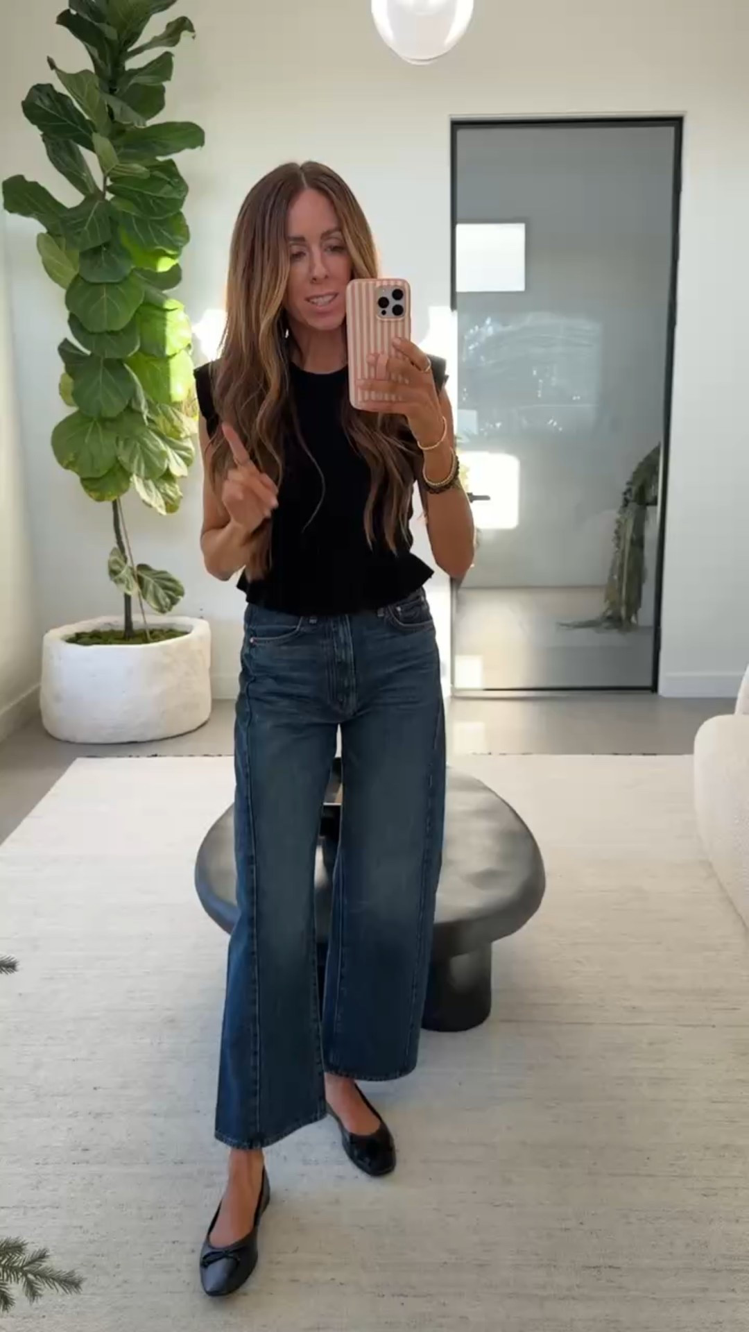 This Neiman Marcus top is the perfect closet staple! The ruffle detail on the sleeves is absolutely perfect! Fits true to size.

@NeimanMarcus #NeimanMarcus #NeimanMarcusPartner