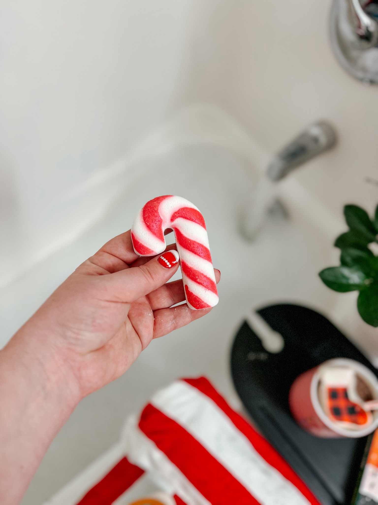 Still in the holiday spirit 🎁🎄 Love these festive bath bomba from Amazon! 

#LTKSeasonal #LTKGiftGuide #LTKHoliday