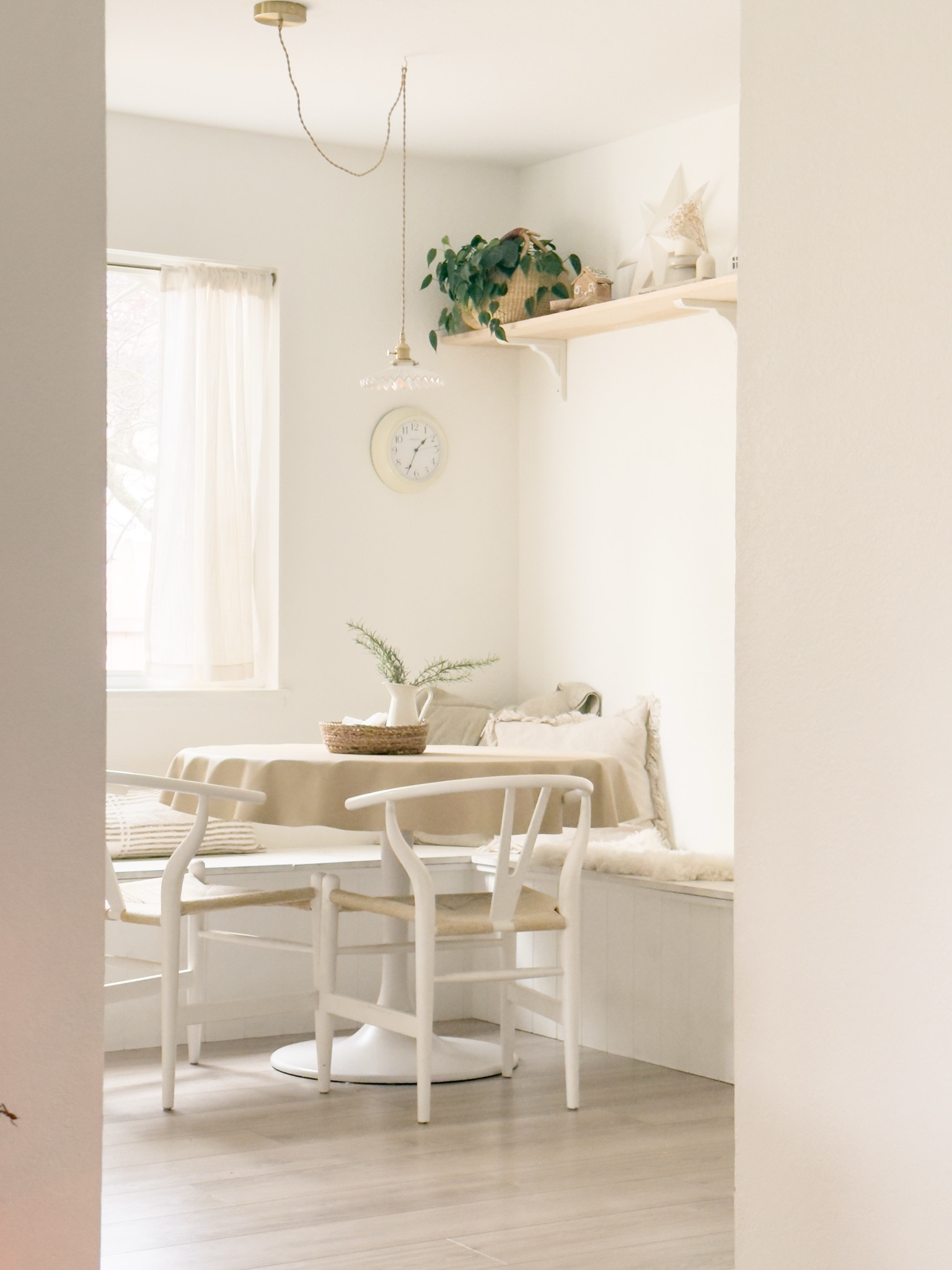 Our cozy cottage dining nook 🤍

#LTKHome #LTKFamily #LTKFindsUnder100