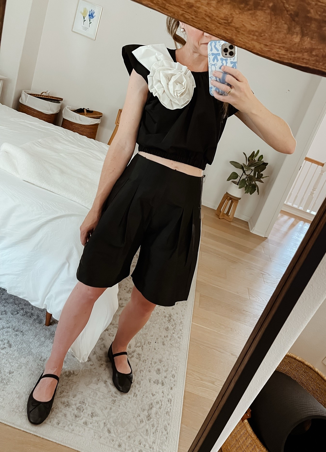 OOTD 🤍🖤

Top runs big, sized down to XS
Shorts fit TTS, wearing the 1
Flats run TTS

#LTKootd #LTKmomlife #LTKSaleAlert