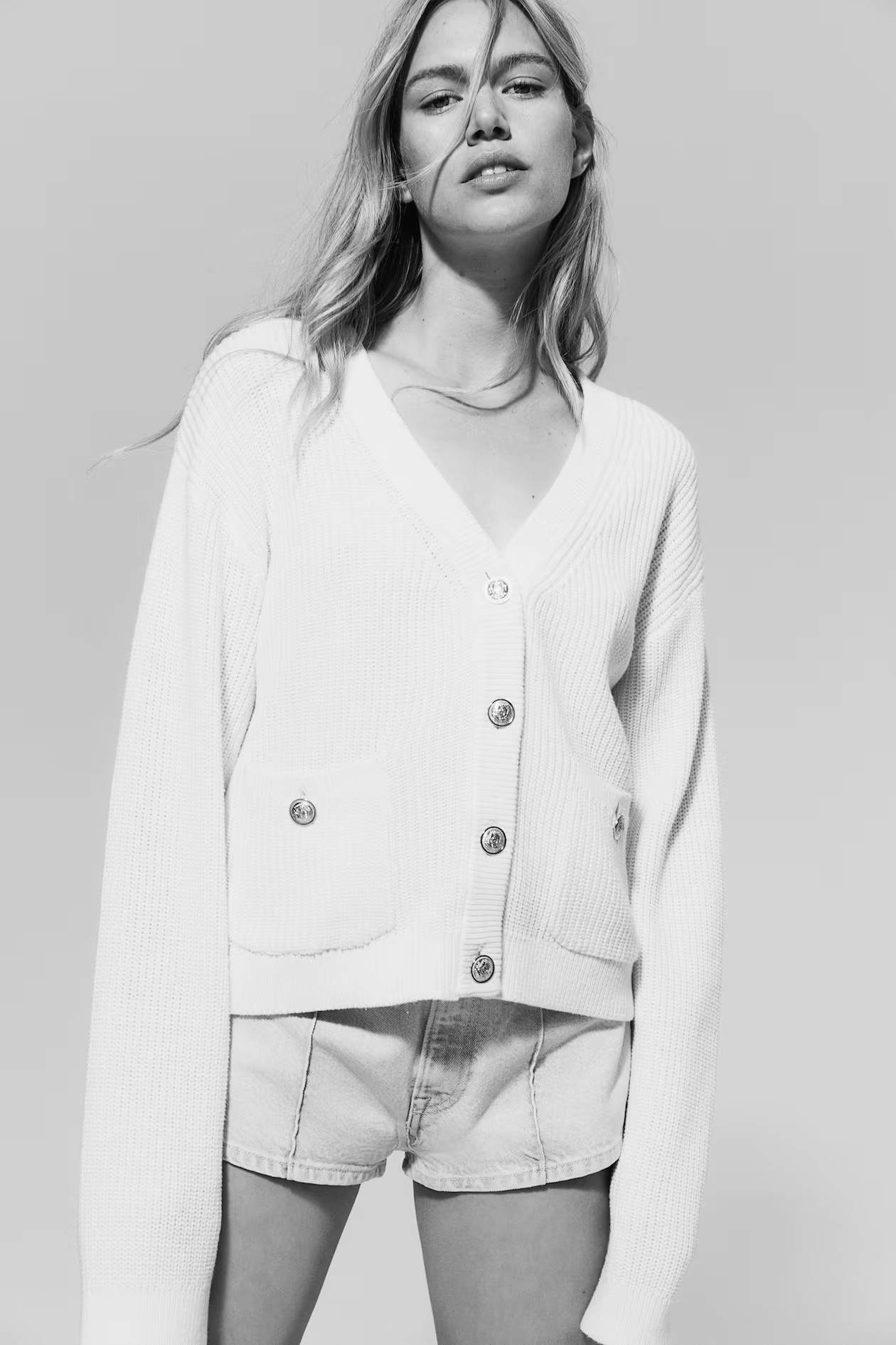 Pocket-detail cardigan - V-neck - Long sleeve - Cream - Ladies | H&M GB | H&M (UK, MY, IN, SG, PH, TW, HK)