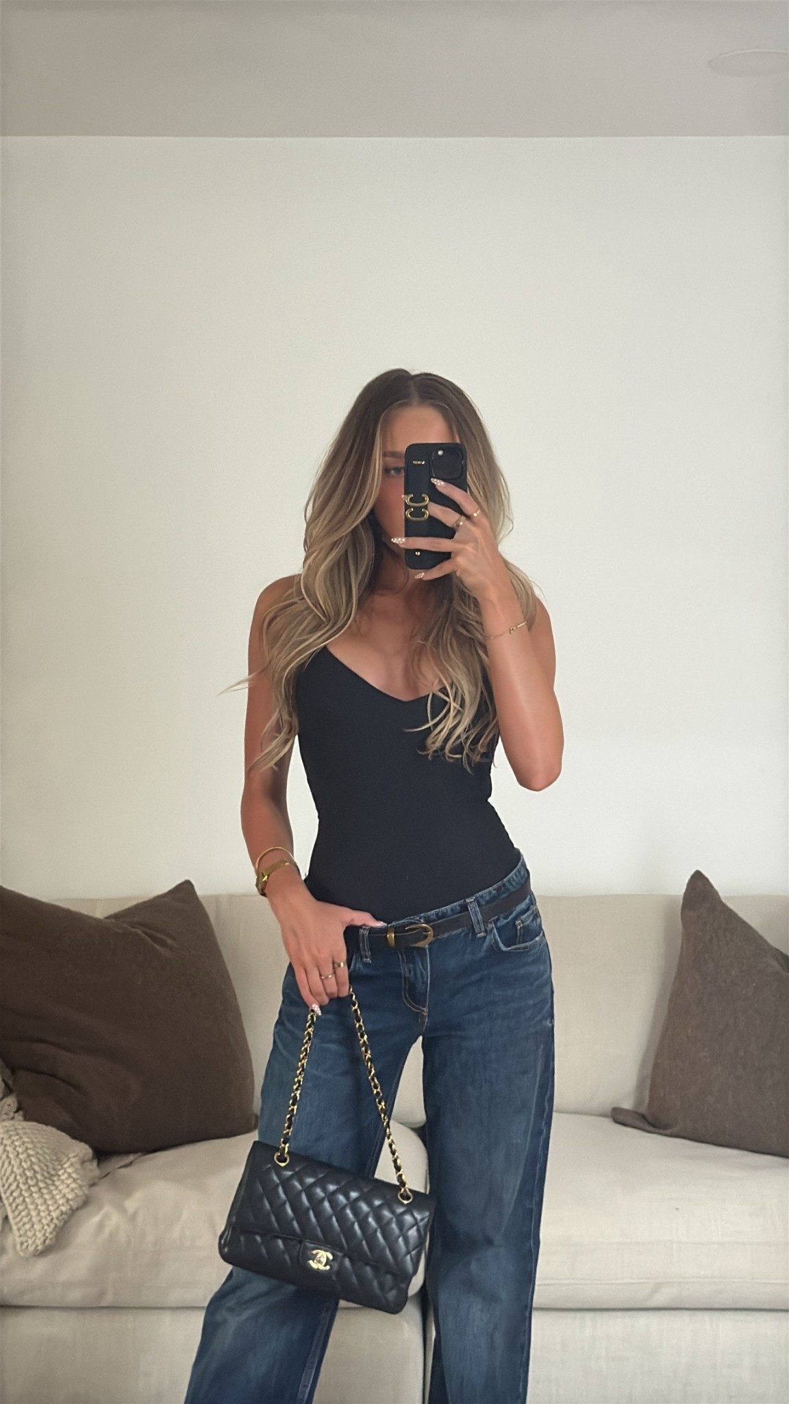 Sexy and Sophisticated🖤

Date night outfits, dinner outfits, skims bodysuit, Zara jeans, low rise jeans, dark wash jeans, flattering bodysuits, shape wear, heels and jeans
