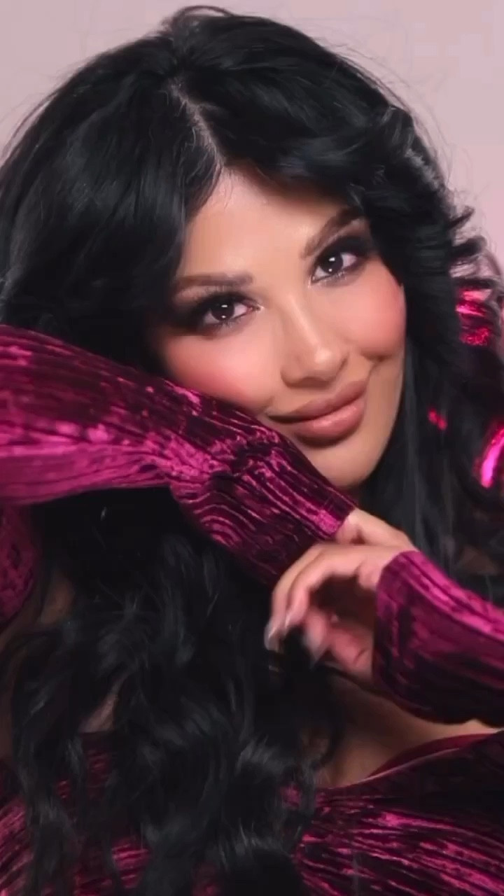 Finally digging into some of my holiday PR 😍✨

@charlottetilbury:

Magic cream

Hypnotising pop shot single eyeshadows

Magic lip oil

pillow talk beautifying face palette

Cat walking Lipstick

@lauramercier:

tinted moisturizer blush “southbound”

Translucent powder honey

@toofaced better than sex mascara, chocolate

@kissproducts angel eyes lashes

Older products used that are still staples:
@makeupbymario Travis lip pencil
@patmcgrathreal skin fetish sublime perfection foundation
@tartecosmetics shape tape creamy concealer
@glowrecipe watermelon glow spray

Dress: @revolve
Nails: @theblushnailbar

#LTKbeauty #LTKstyletip #LTKSeasonal