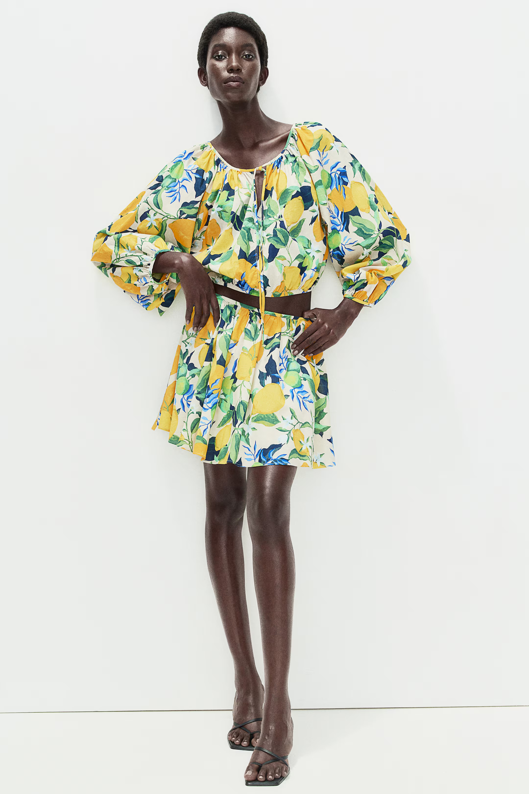 Bluse mit Ballonärmeln - Rundausschnitt - Langarm - Cremefarben/Zitrone - Ladies | H&M AT | H&M (DE, AT, CH, NL, FI)