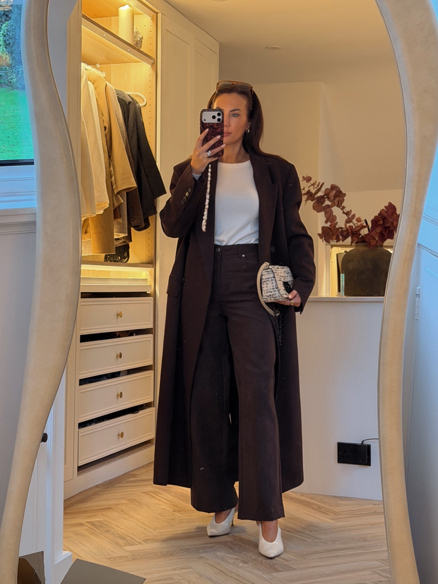 Chocolate uniform
January outfit Marks & Spencer’s are killing it with their trousers

Suede trousers, brown trousers, brown outfit, neutral outfit, winter outfit, outfit, January style winter styling winter fashion

#LTKwinter